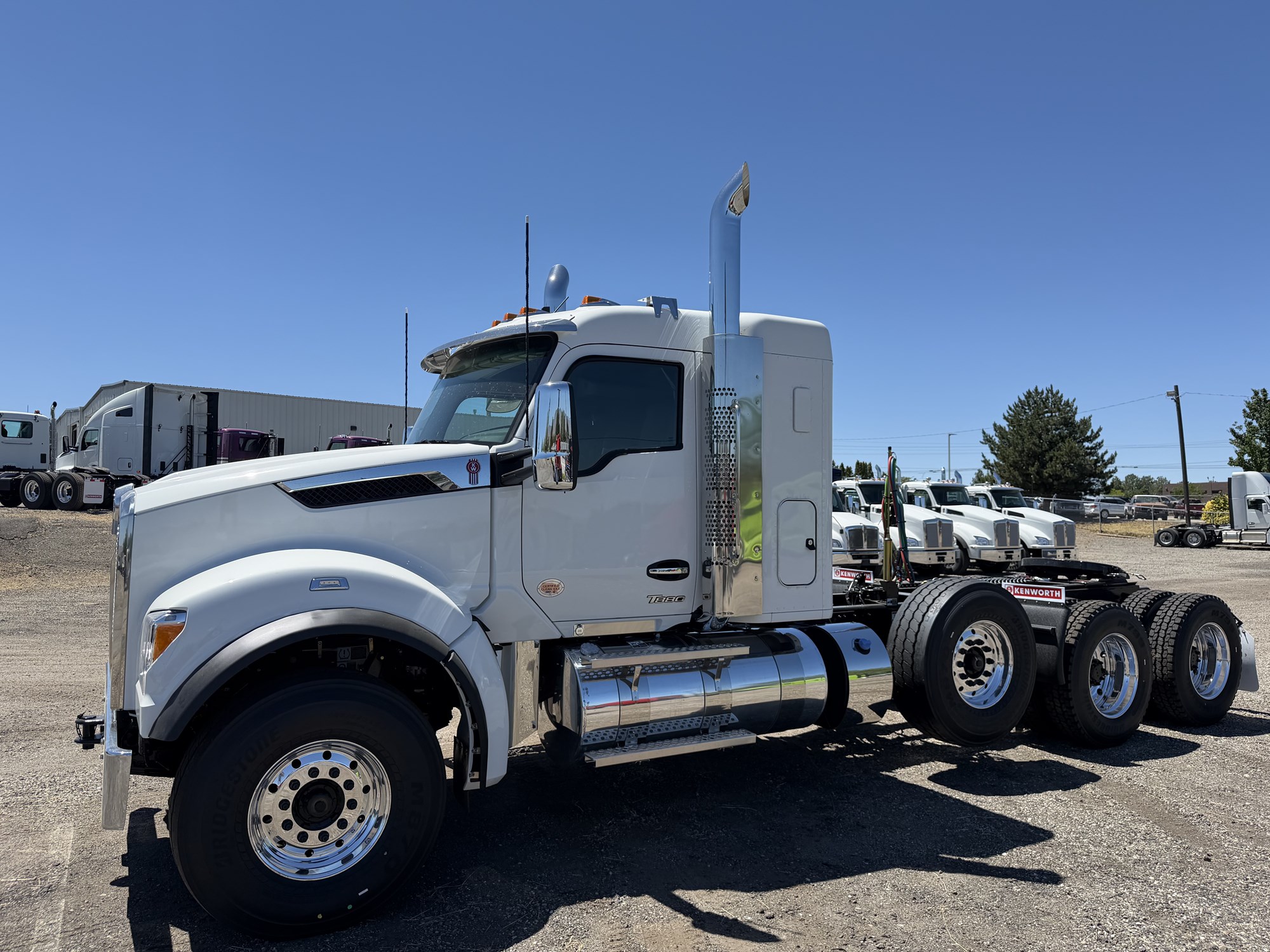 2027 Kenworth T880 2027 Kenworth T880 - image 1 of 6
