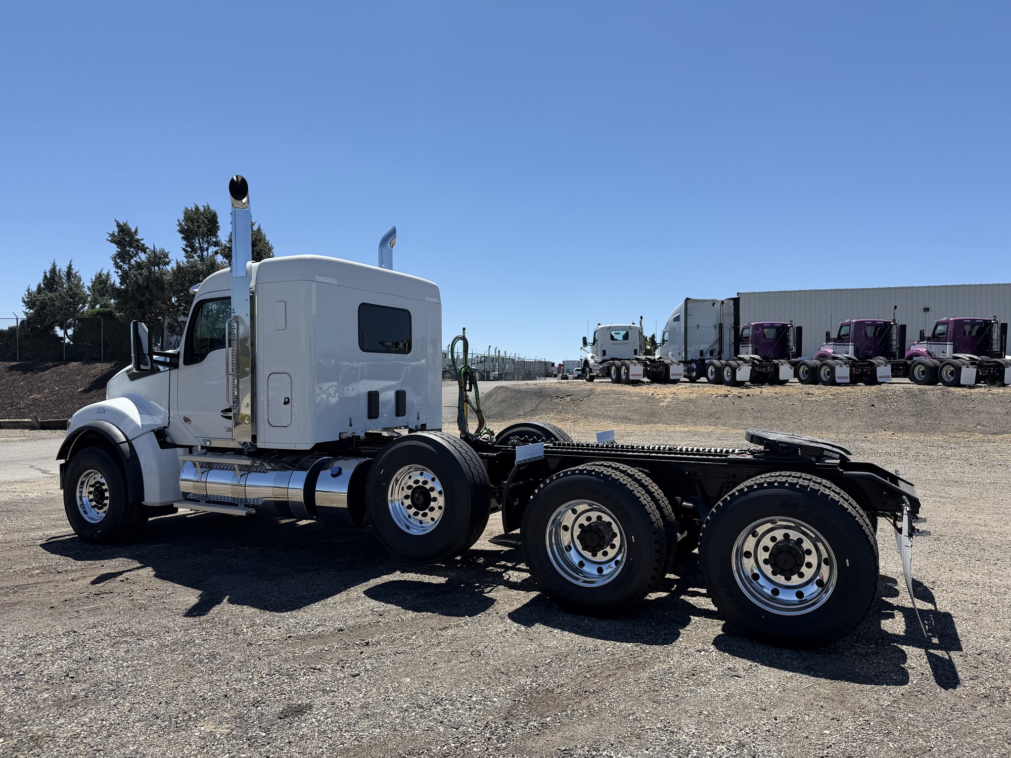2027 Kenworth T880 2027 Kenworth T880 - image 2 of 6