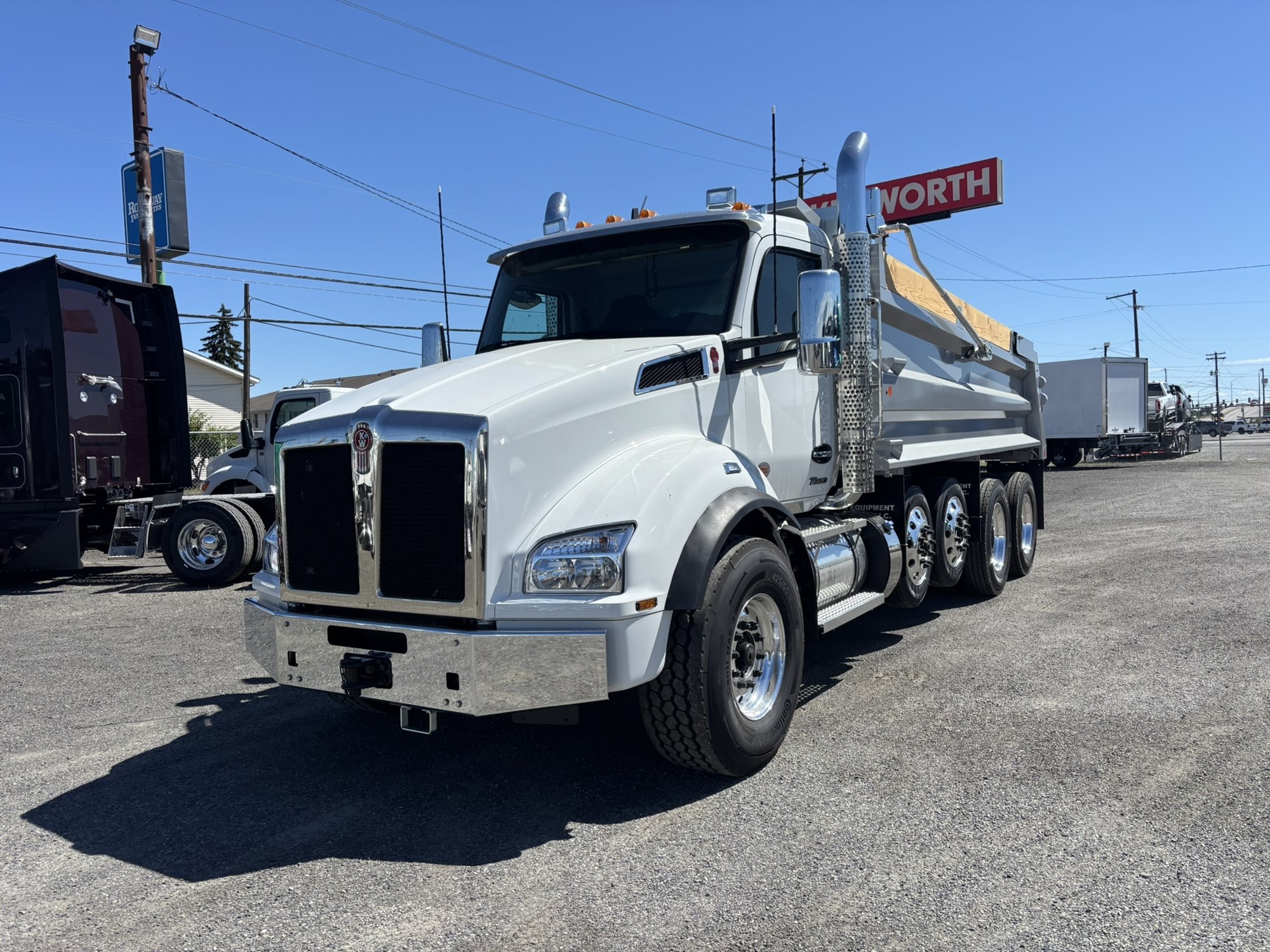 2027 Kenworth T880 2027 Kenworth T880 - image 1 of 6