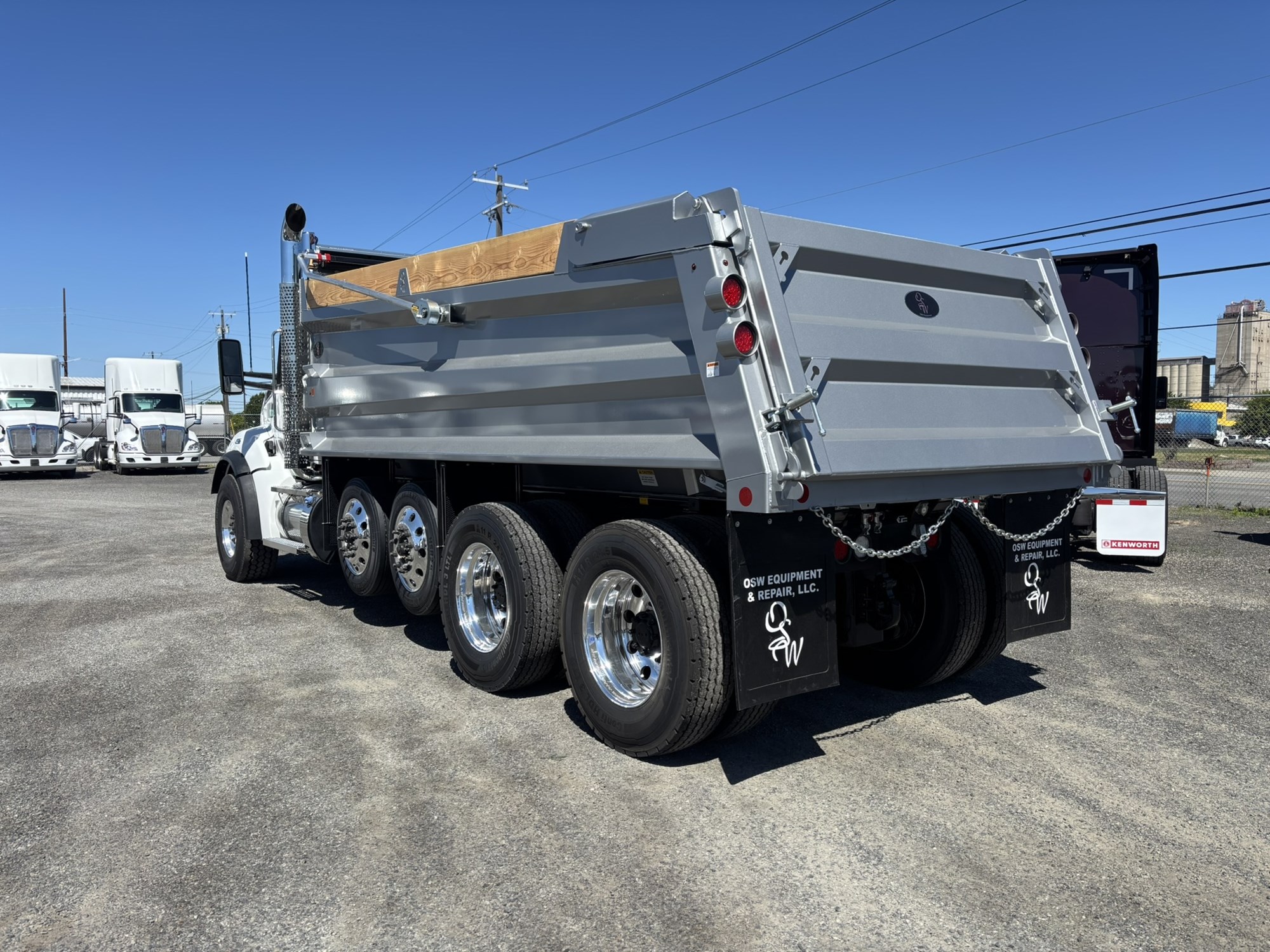 2027 Kenworth T880 2027 Kenworth T880 - image 2 of 6