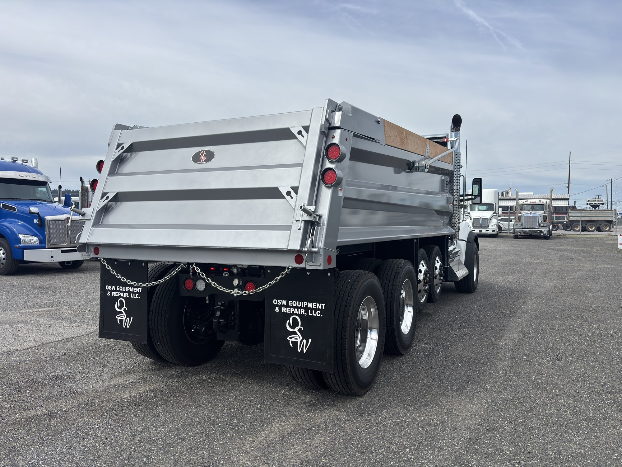 2027 Kenworth T880 - image 4 of 6