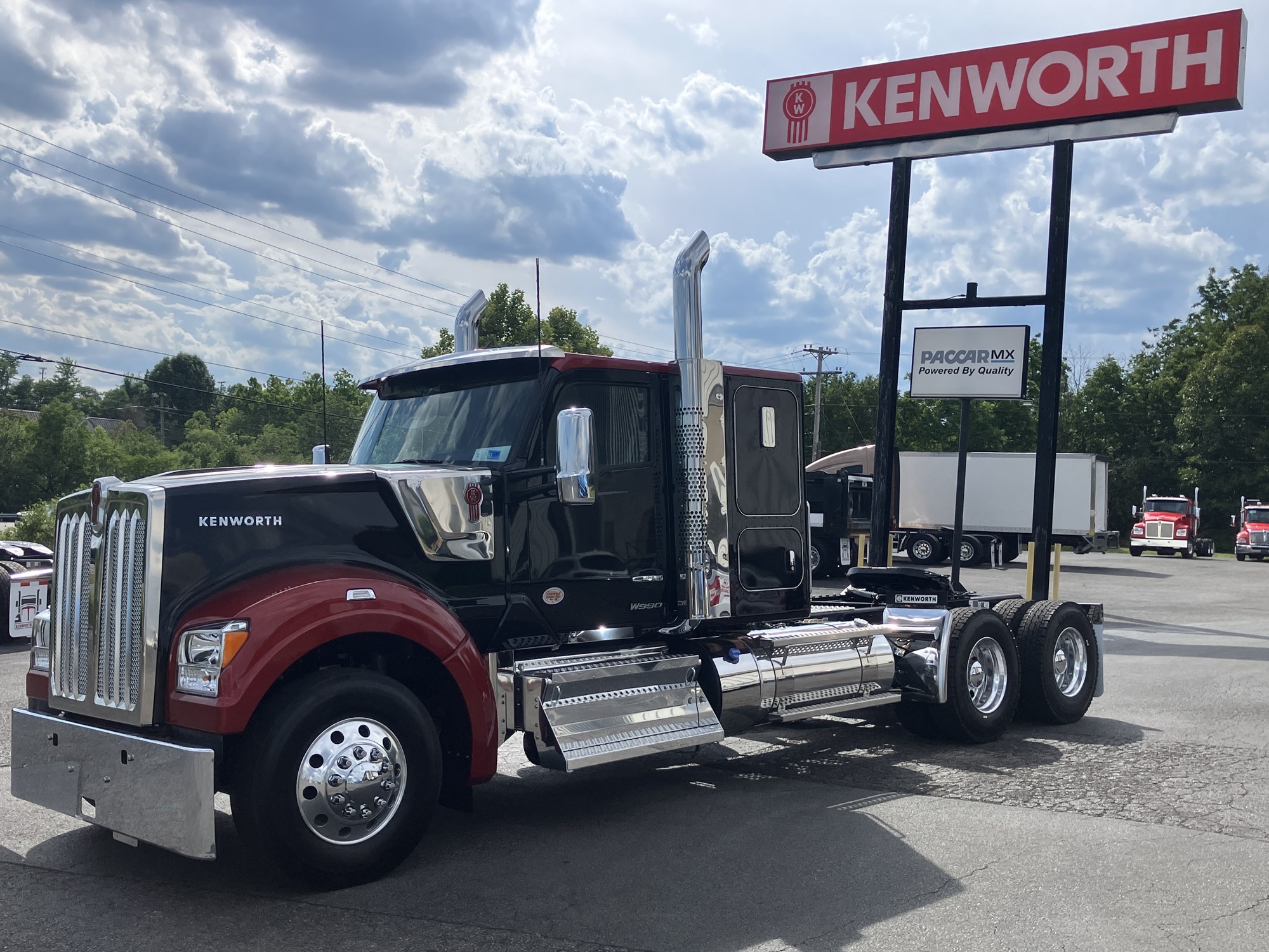 2027 Kenworth W990 2027 Kenworth W990 - image 1 of 6
