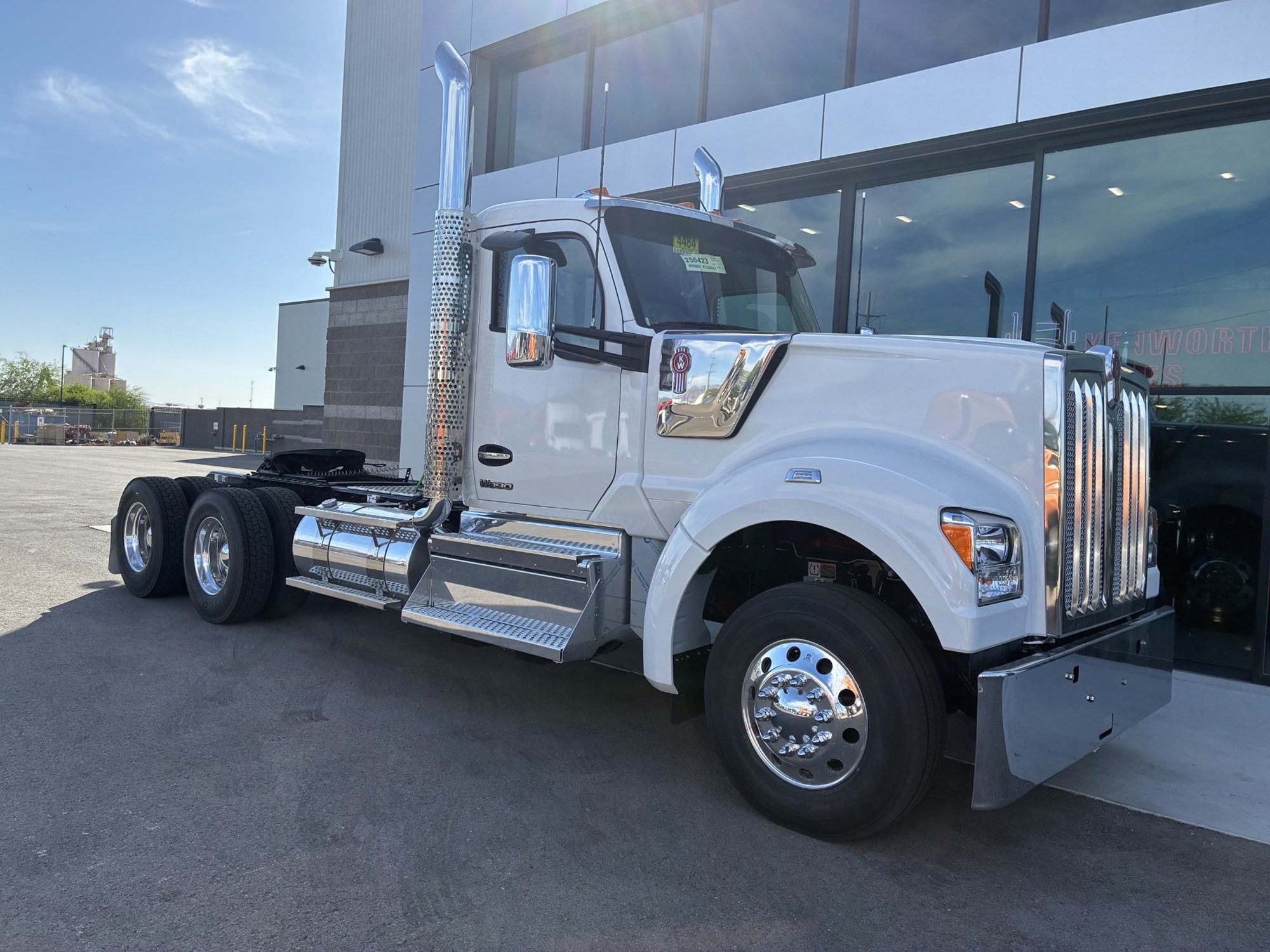 2027 Kenworth W990 2027 Kenworth W990 - image 1 of 6