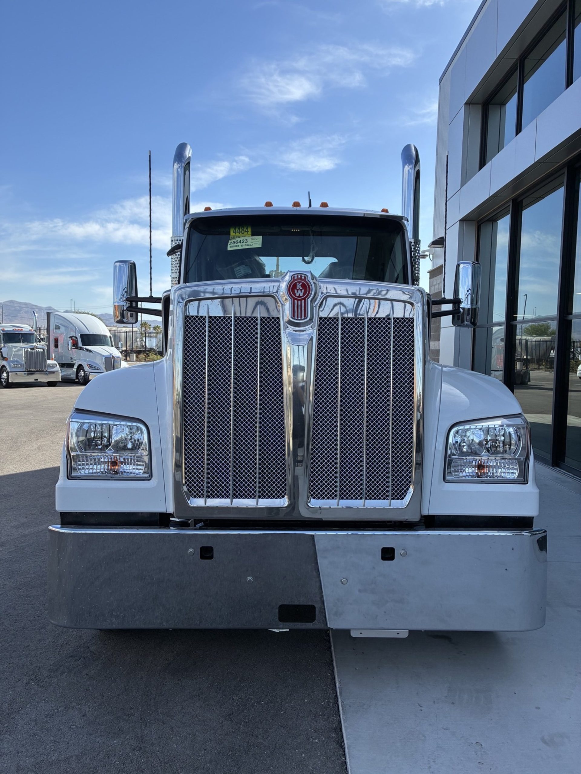 2027 Kenworth W990 2027 Kenworth W990 - image 2 of 6