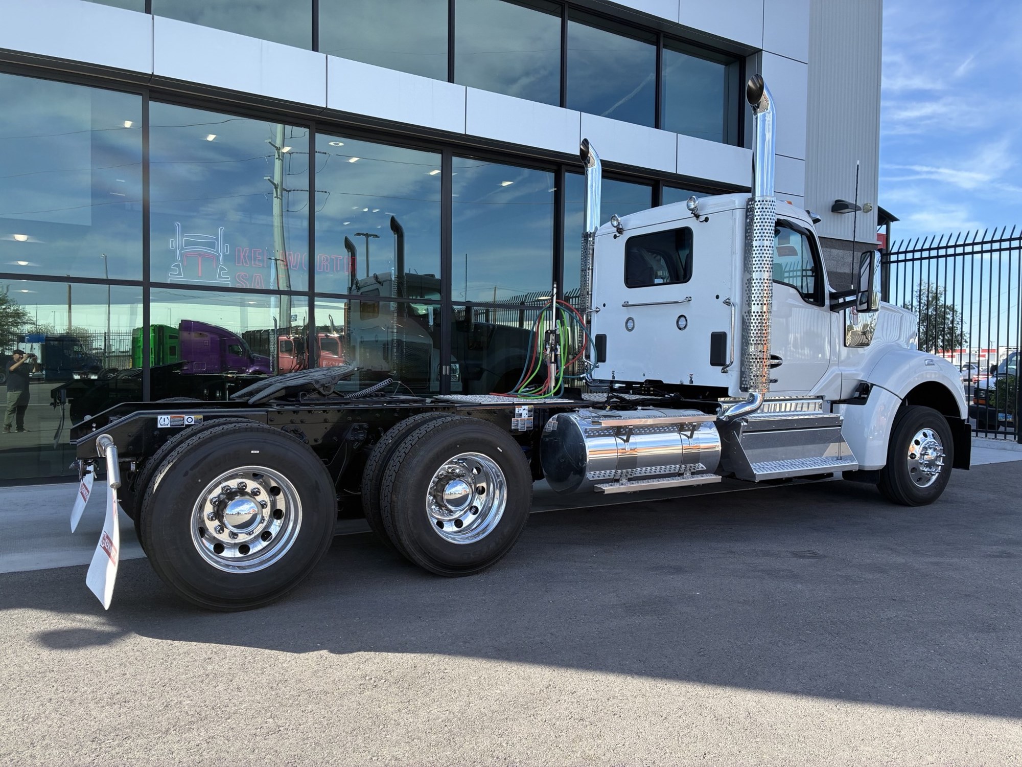 2027 Kenworth W990 2027 Kenworth W990 - image 4 of 6