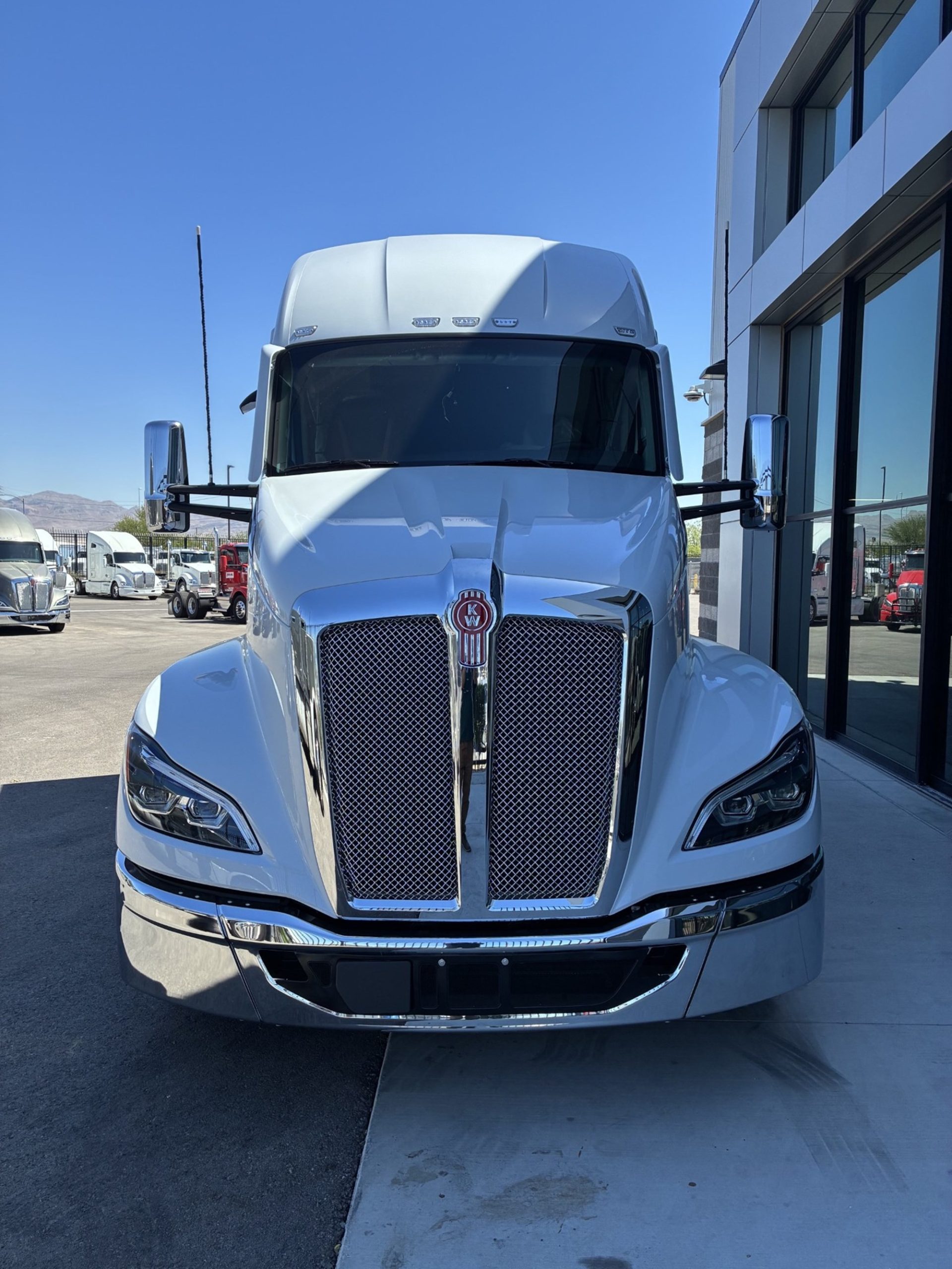 2027 Kenworth T680 Next Gen 2027 Kenworth T680 Next Gen - image 2 of 6