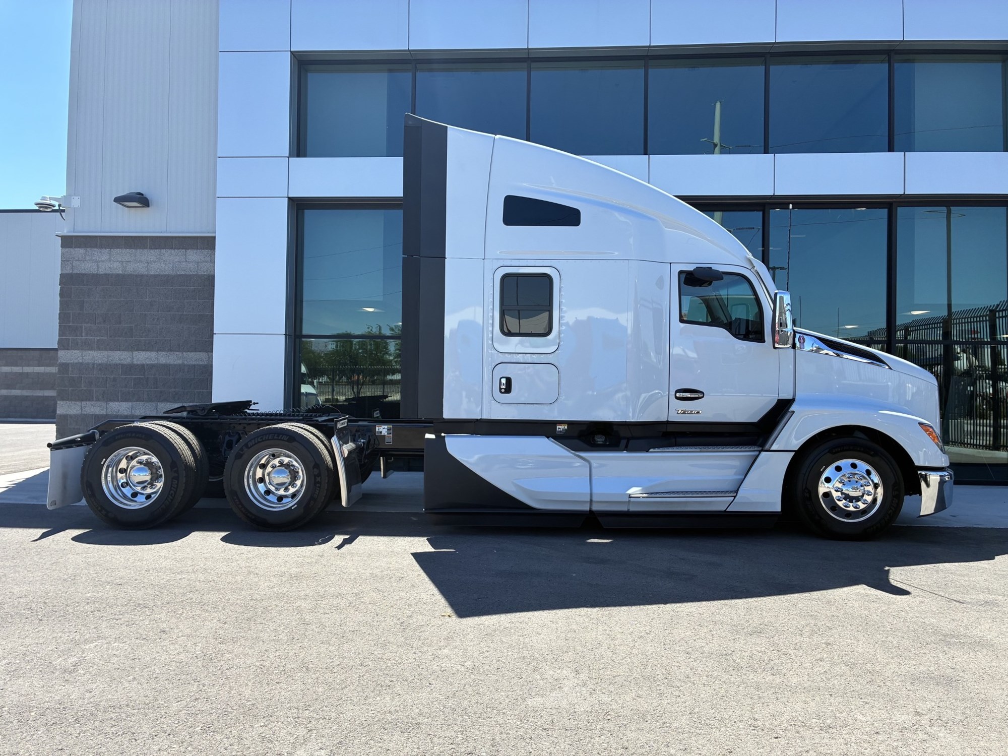 2027 Kenworth T680 Next Gen 2027 Kenworth T680 Next Gen - image 3 of 6