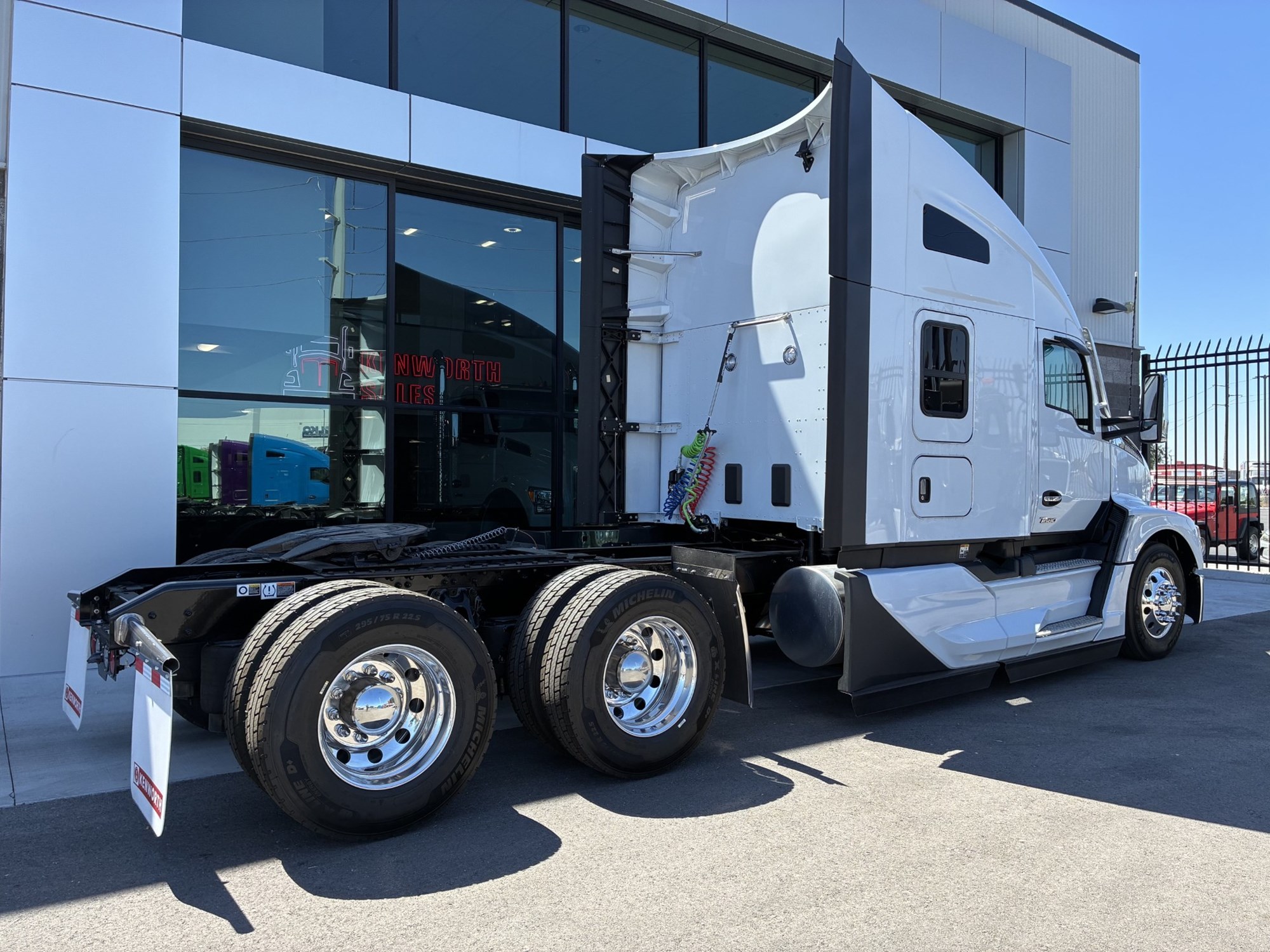 2027 Kenworth T680 Next Gen 2027 Kenworth T680 Next Gen - image 4 of 6