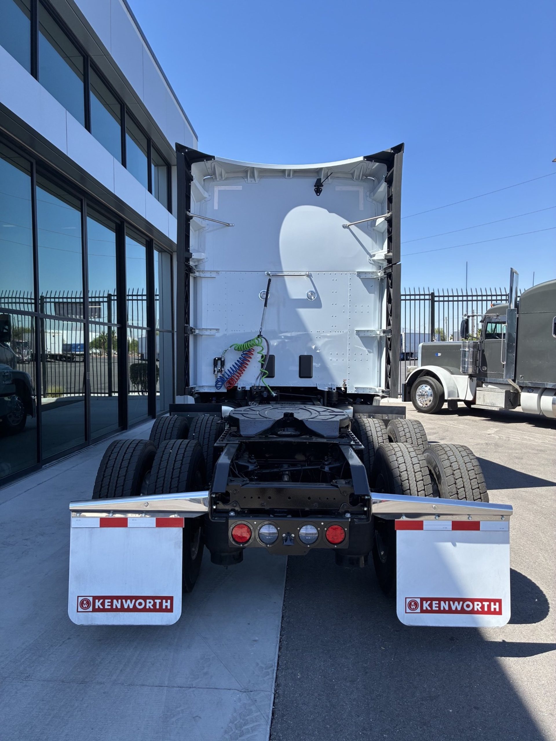 2027 Kenworth T680 Next Gen 2027 Kenworth T680 Next Gen - image 5 of 6