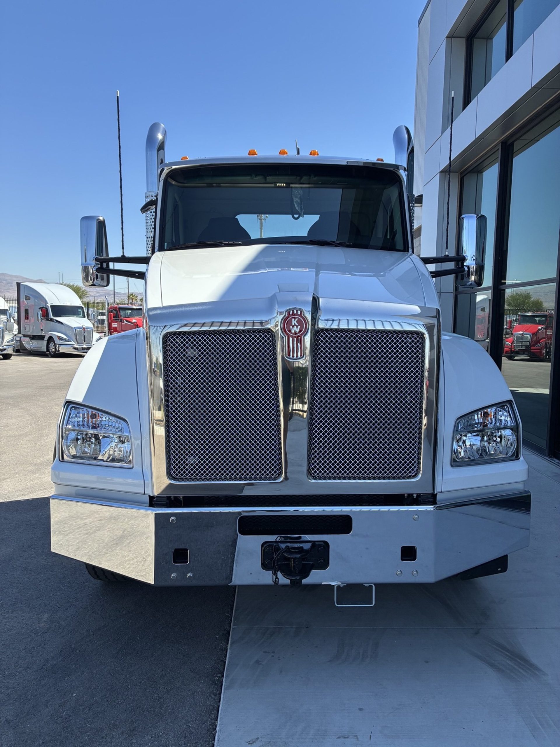 2027 Kenworth T880 2027 Kenworth T880 - image 2 of 6