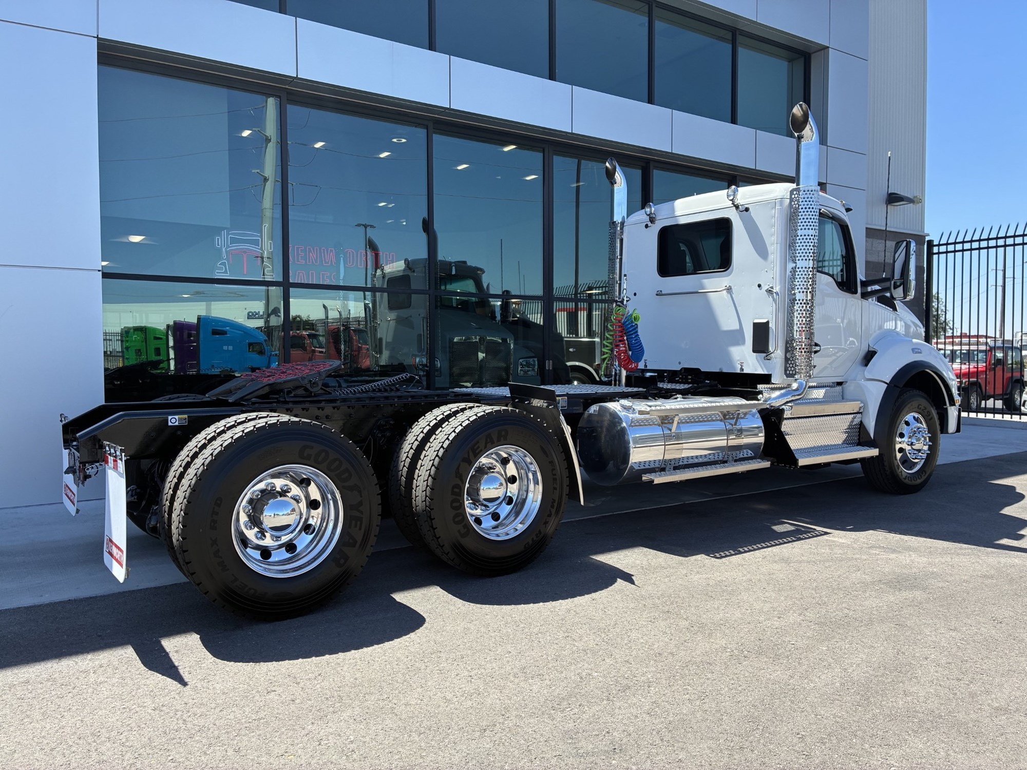 2027 Kenworth T880 2027 Kenworth T880 - image 4 of 6