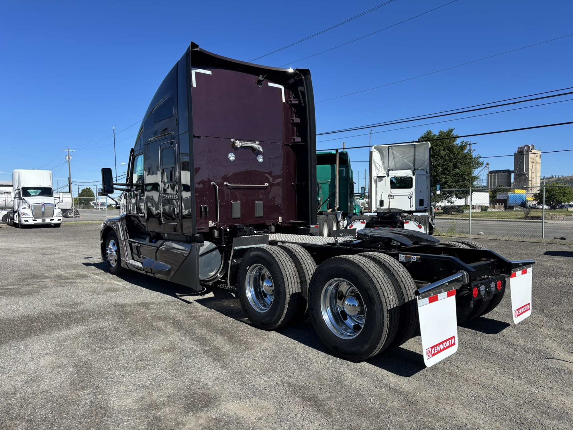 2027 Kenworth T680 Next Gen 2027 Kenworth T680 Next Gen - image 3 of 6