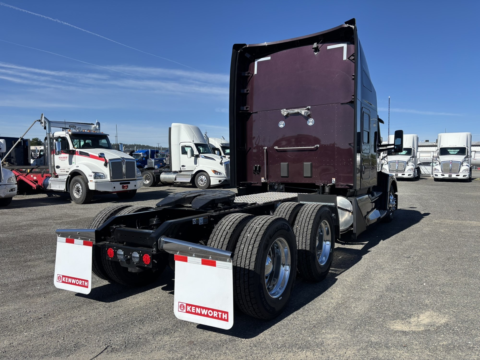 2027 Kenworth T680 Next Gen 2027 Kenworth T680 Next Gen - image 4 of 6