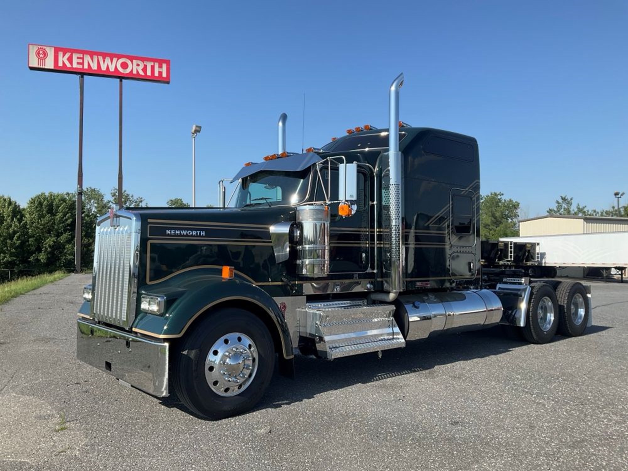 2027 Kenworth W900L - image 1 of 6