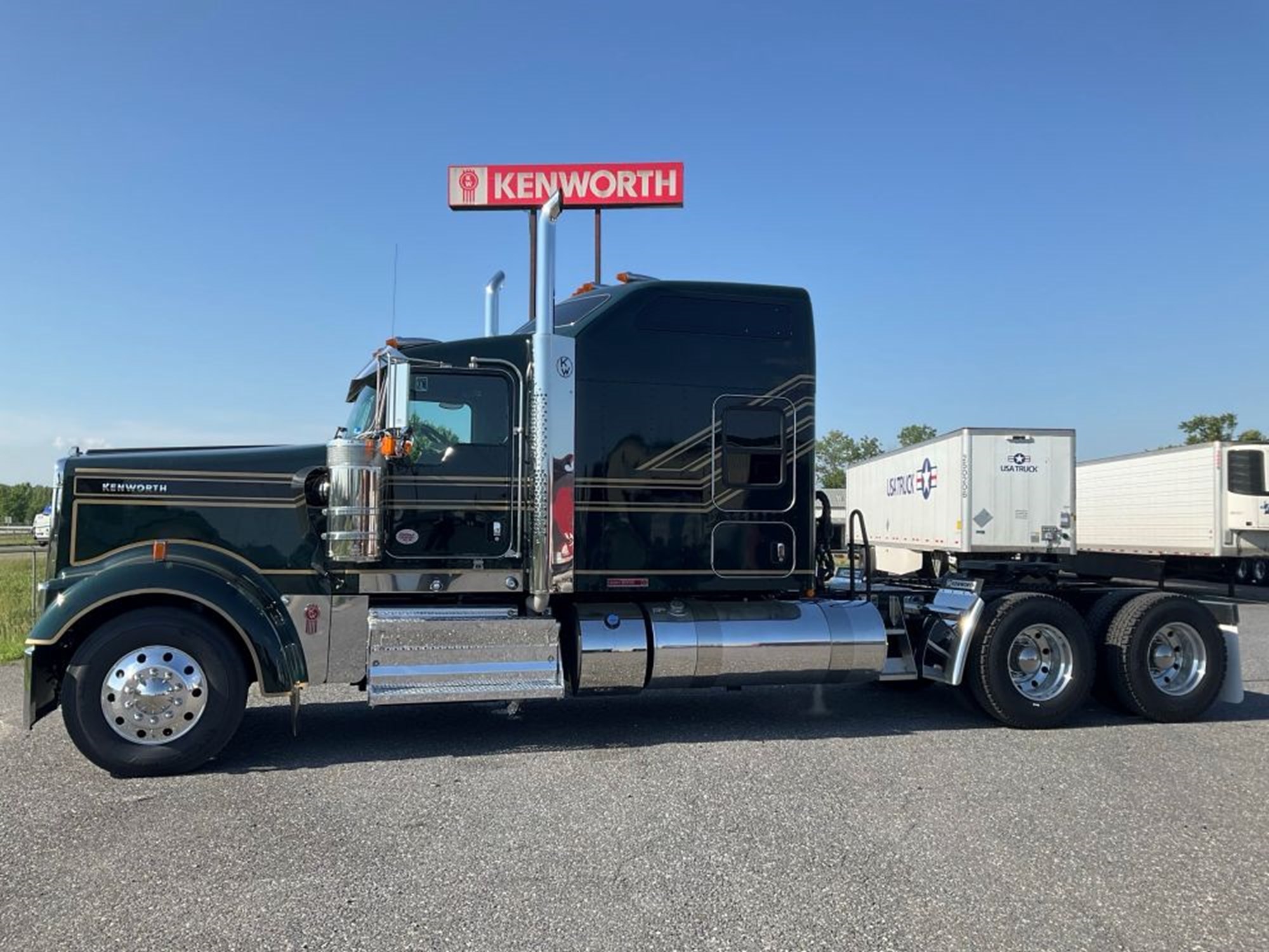 2027 Kenworth W900L - image 2 of 6