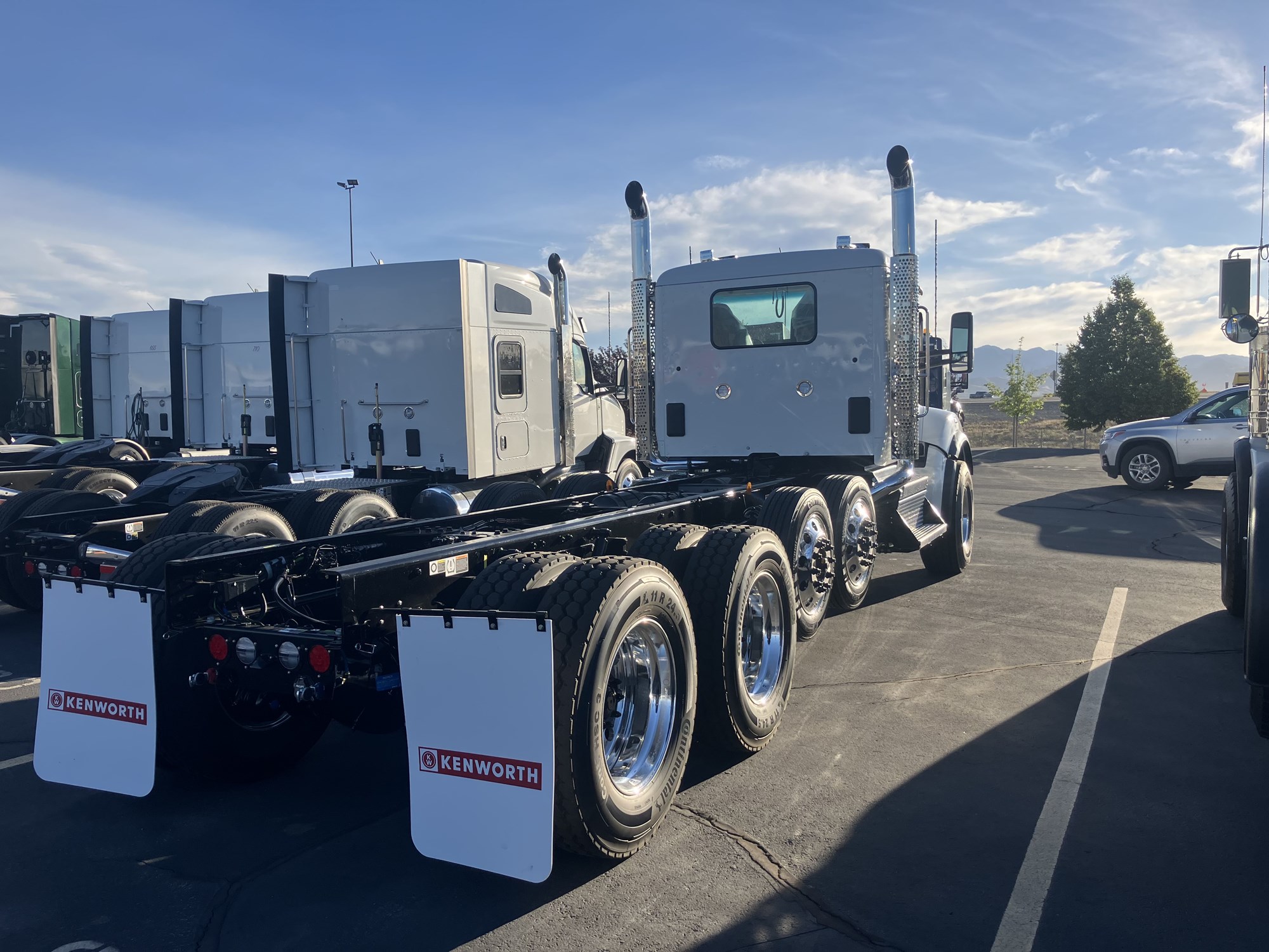 2027 Kenworth T880 2027 Kenworth T880 - image 2 of 2
