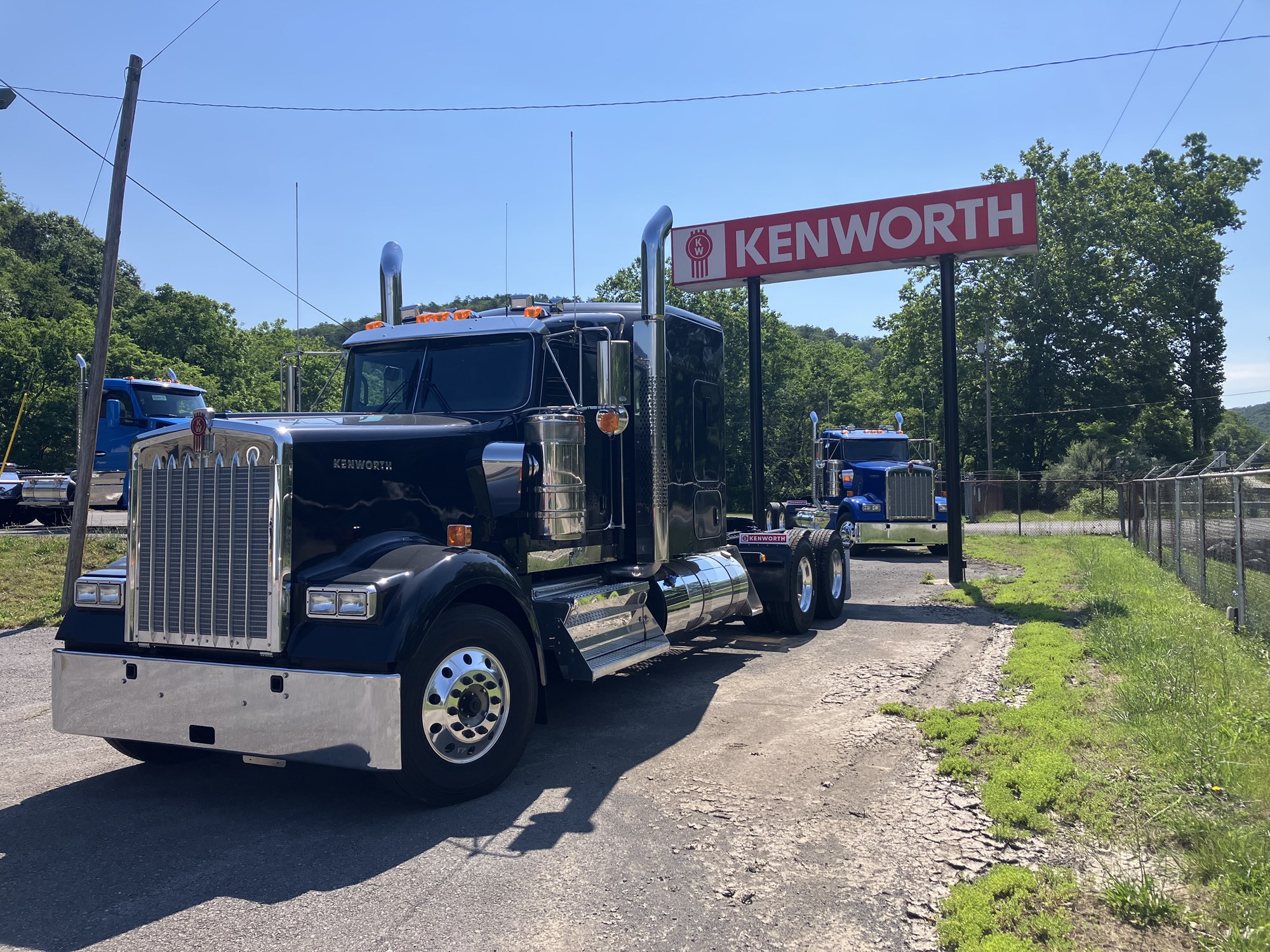 2027 Kenworth W900L - image 1 of 6