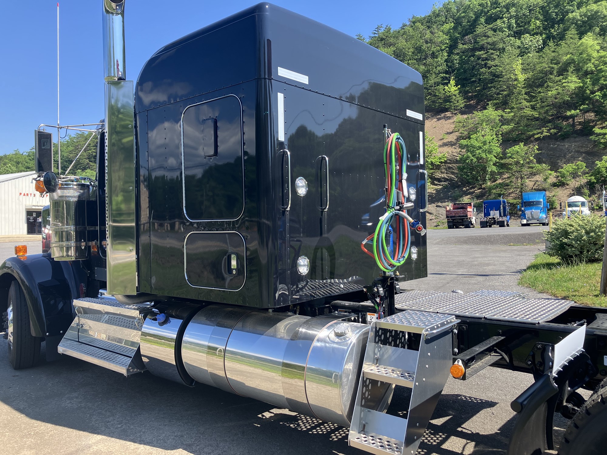 2027 Kenworth W900L - image 5 of 6