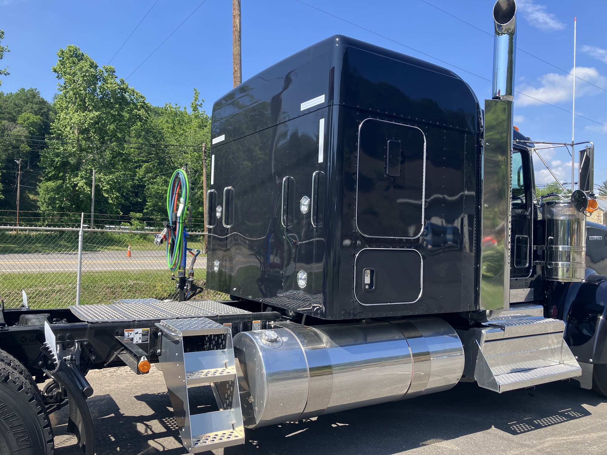 2027 Kenworth W900L - image 6 of 6