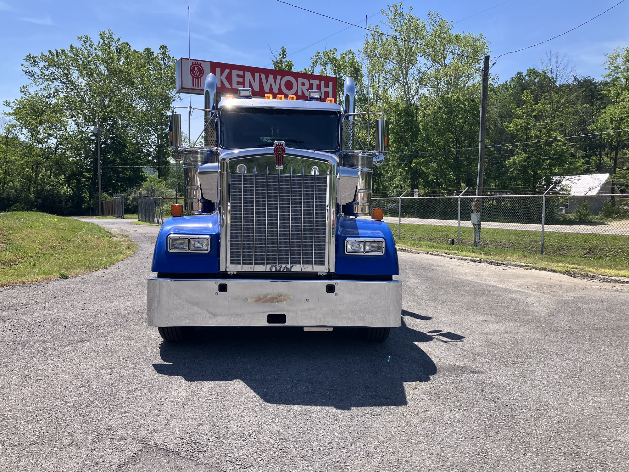 2027 Kenworth W900L 2027 Kenworth W900L - image 2 of 6