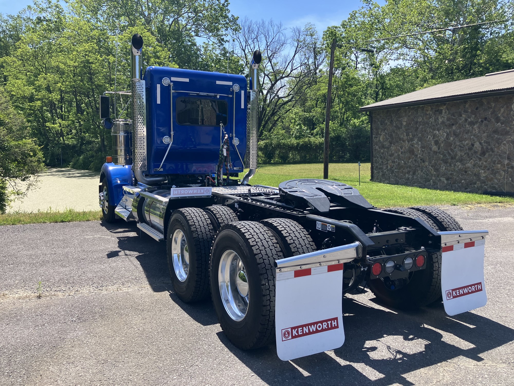2027 Kenworth W900L 2027 Kenworth W900L - image 5 of 6