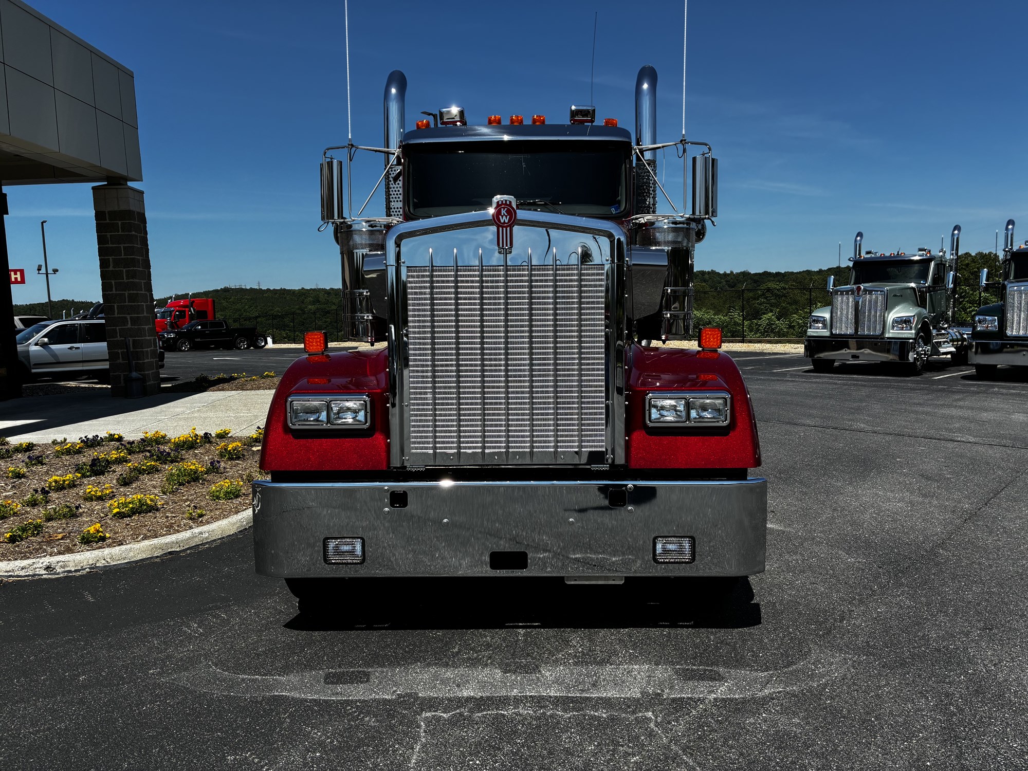 2027 Kenworth W900B - image 2 of 6