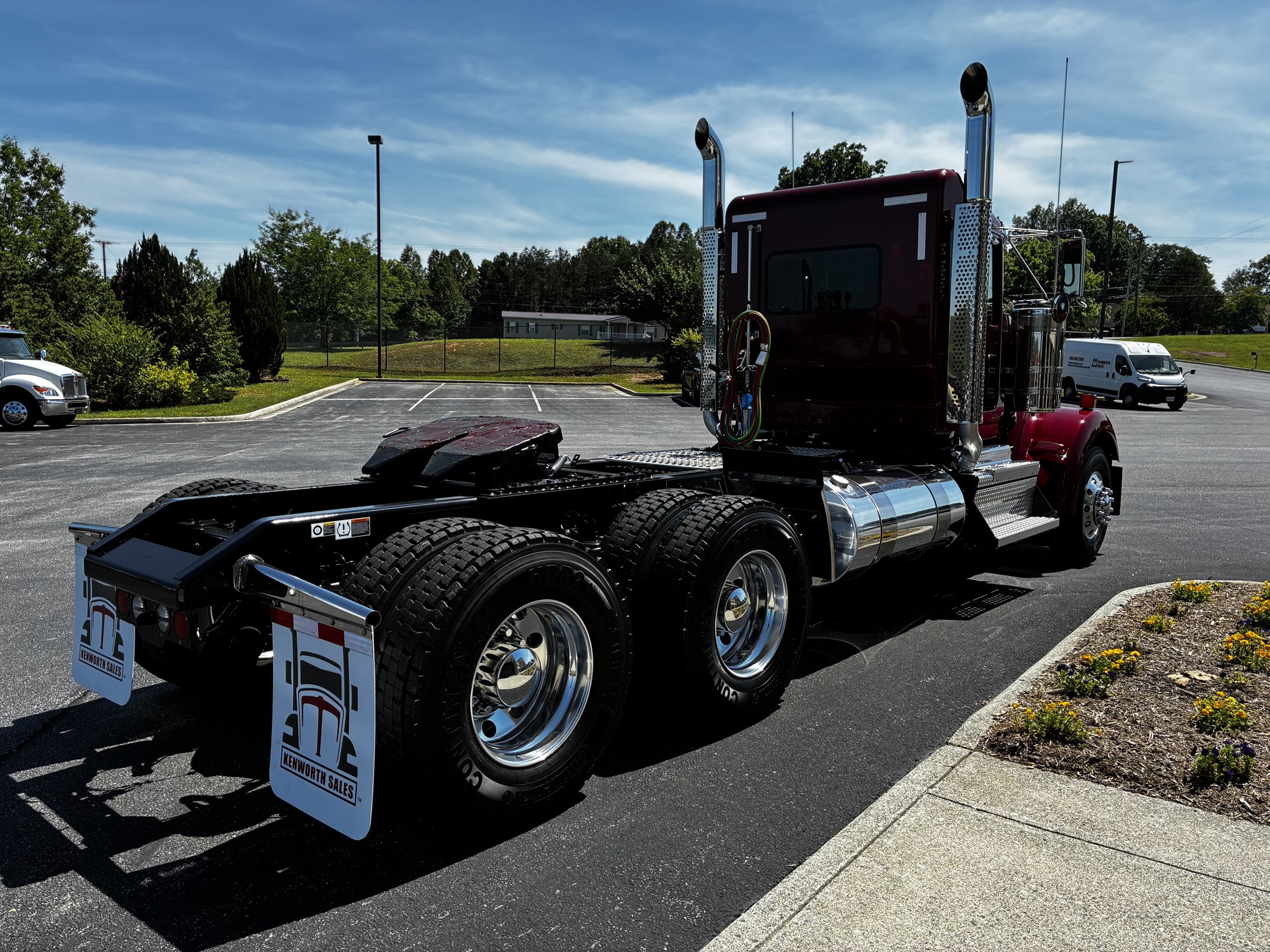 2027 Kenworth W900B - image 5 of 6