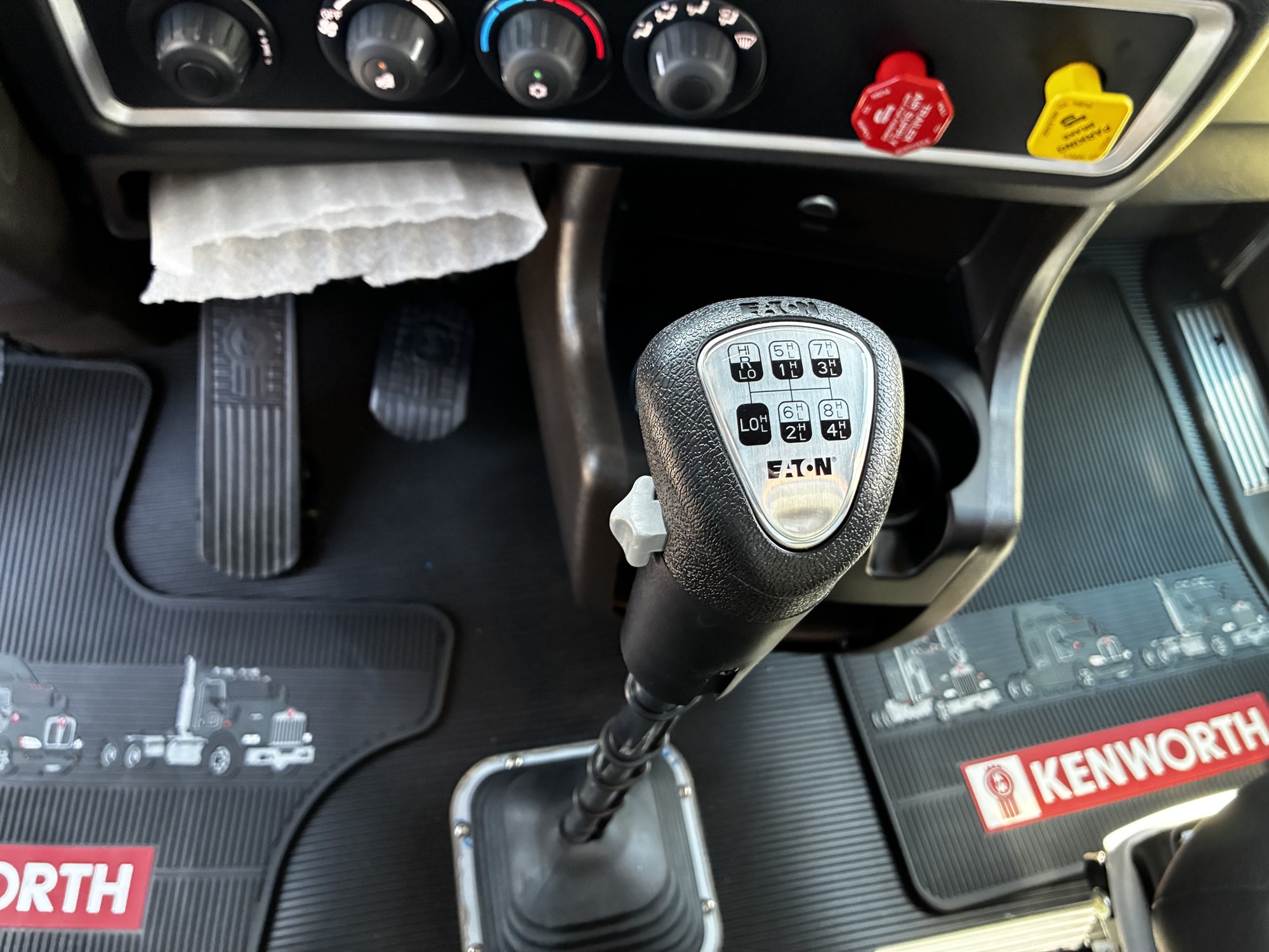 2027 Kenworth W900B VR255051-17 2027 Kenworth W900B VR255051-17