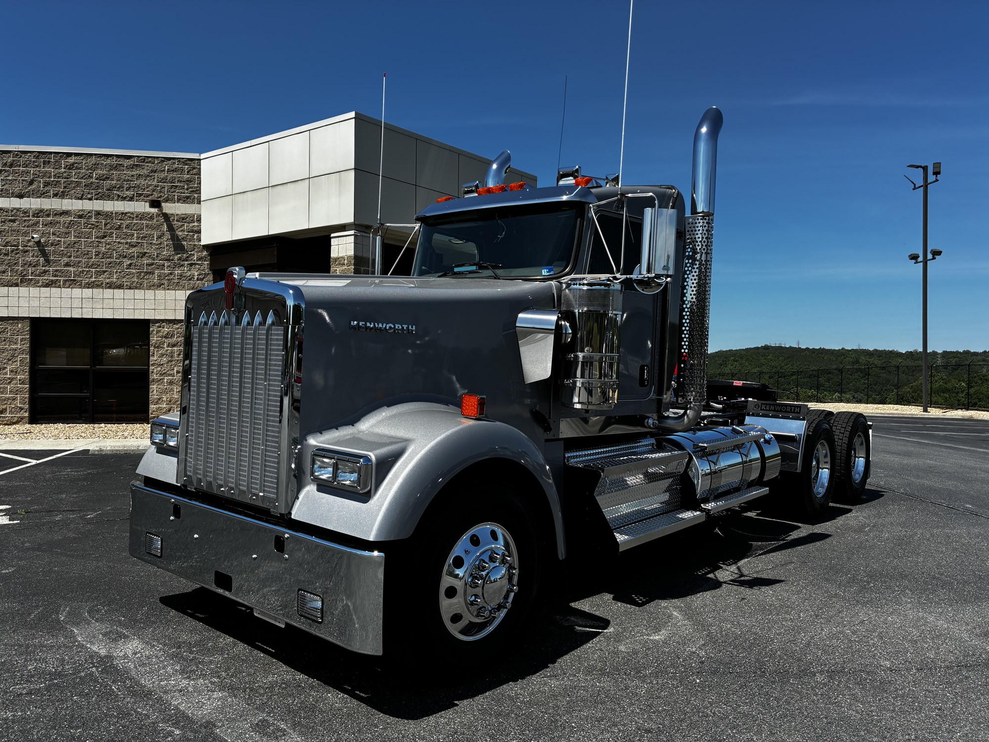 2027 Kenworth W900B - image 1 of 6