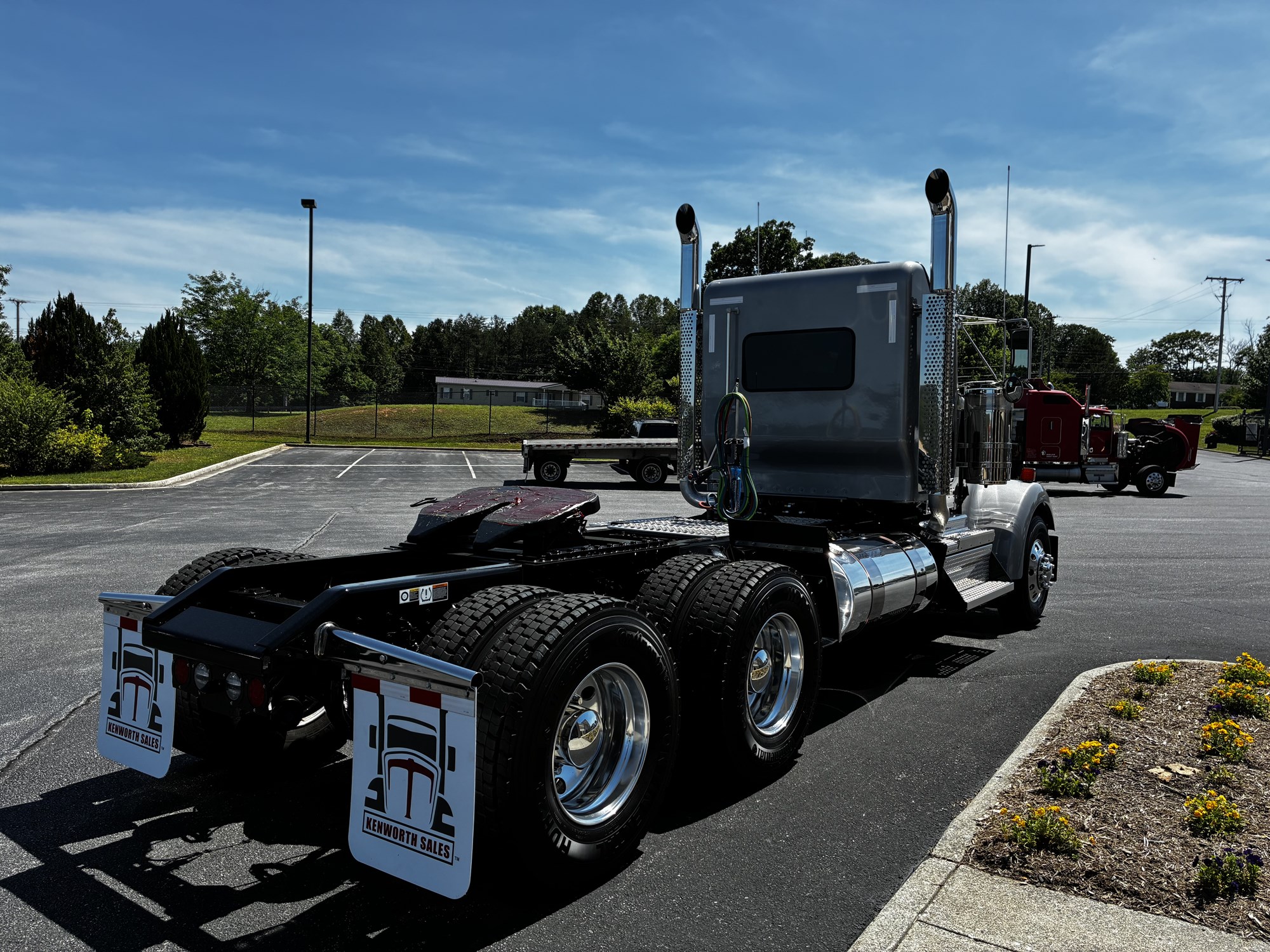 2027 Kenworth W900B - image 5 of 6