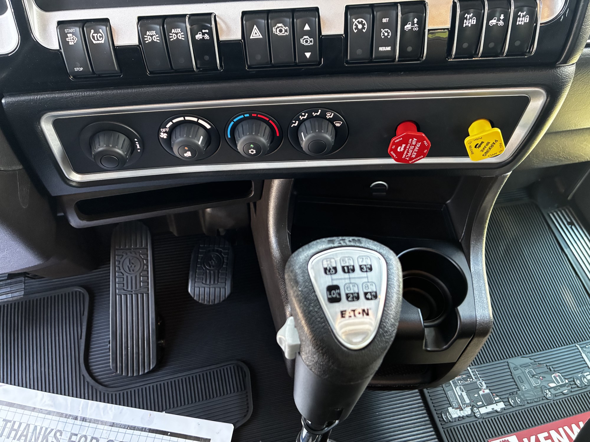 2027 Kenworth W900B VR255052-18 2027 Kenworth W900B VR255052-18