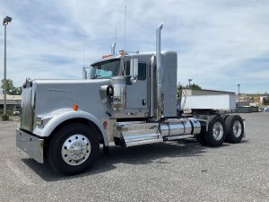 2027 Kenworth W900L VR255065-01