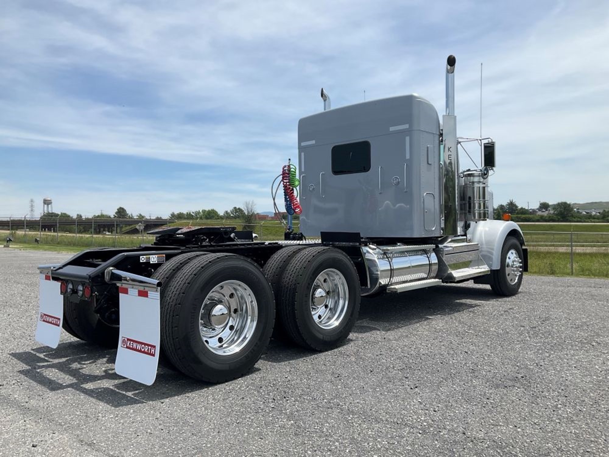 2027 Kenworth W900L 2027 Kenworth W900L - image 5 of 6