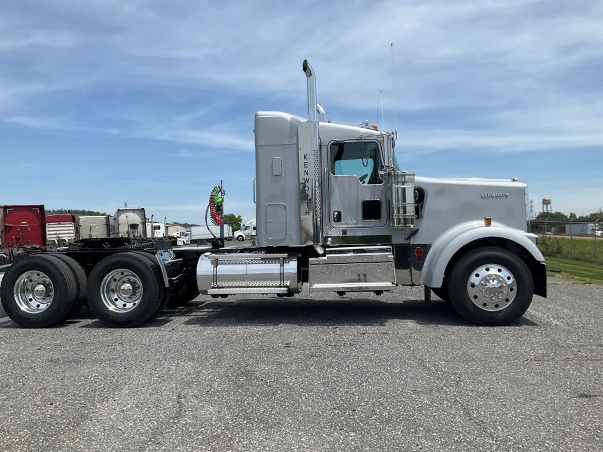 2027 Kenworth W900L 2027 Kenworth W900L - image 6 of 6