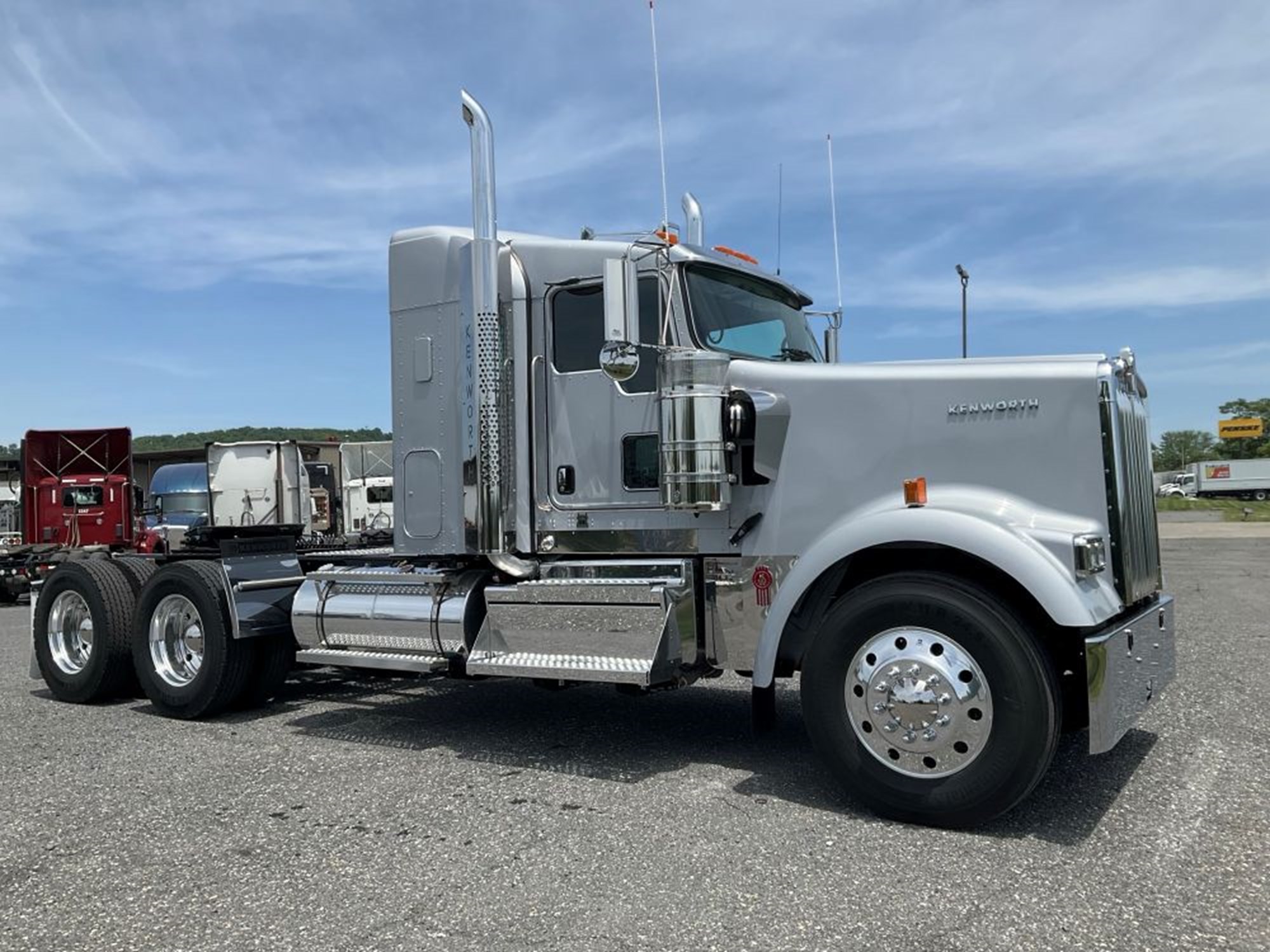 2027 Kenworth W900L VR255065-07 2027 Kenworth W900L VR255065-07