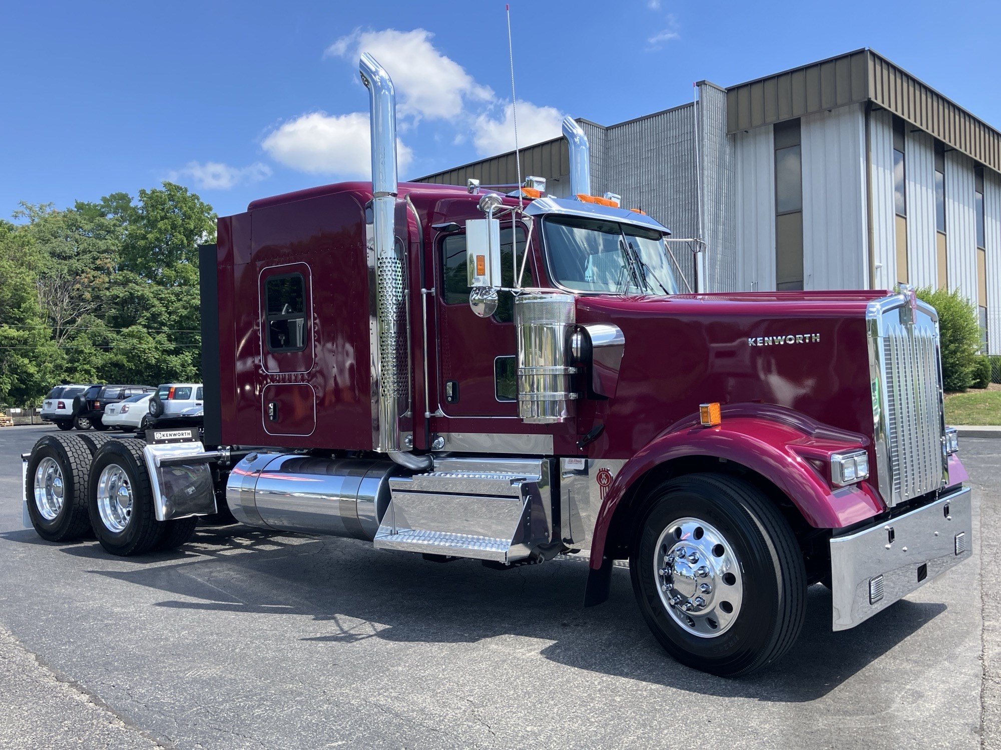 2027 Kenworth W900B - image 3 of 6