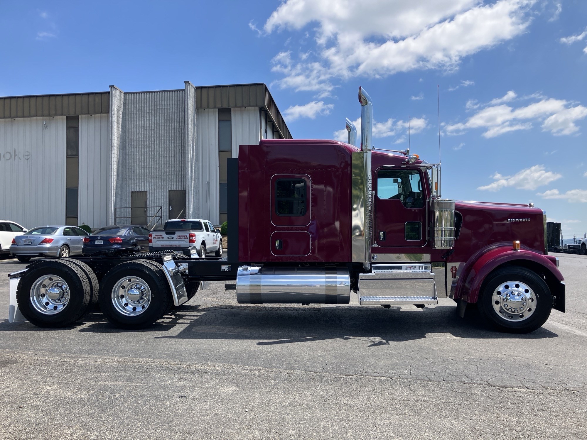 2027 Kenworth W900B - image 4 of 6