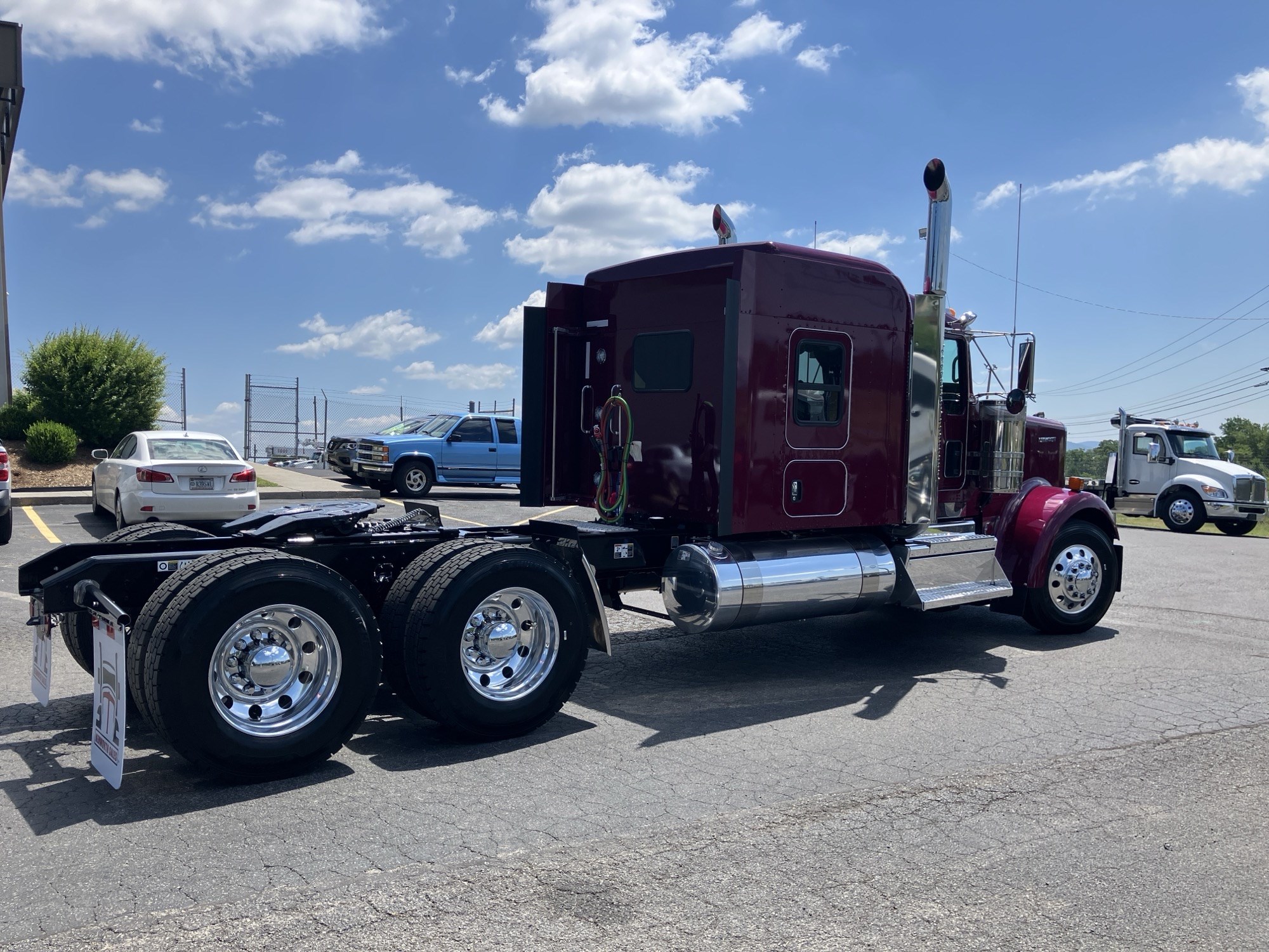 2027 Kenworth W900B - image 5 of 6