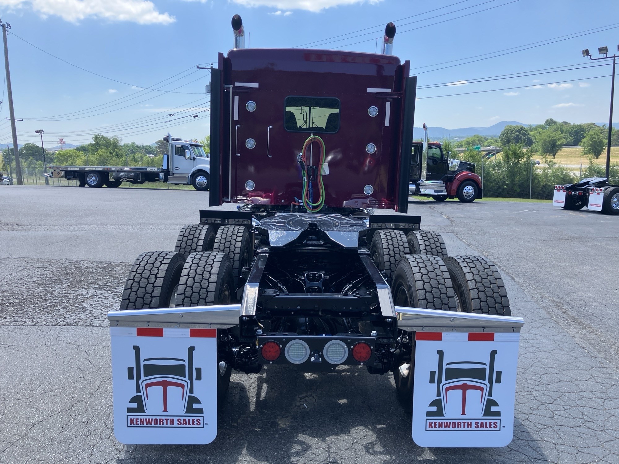 2027 Kenworth W900B - image 6 of 6