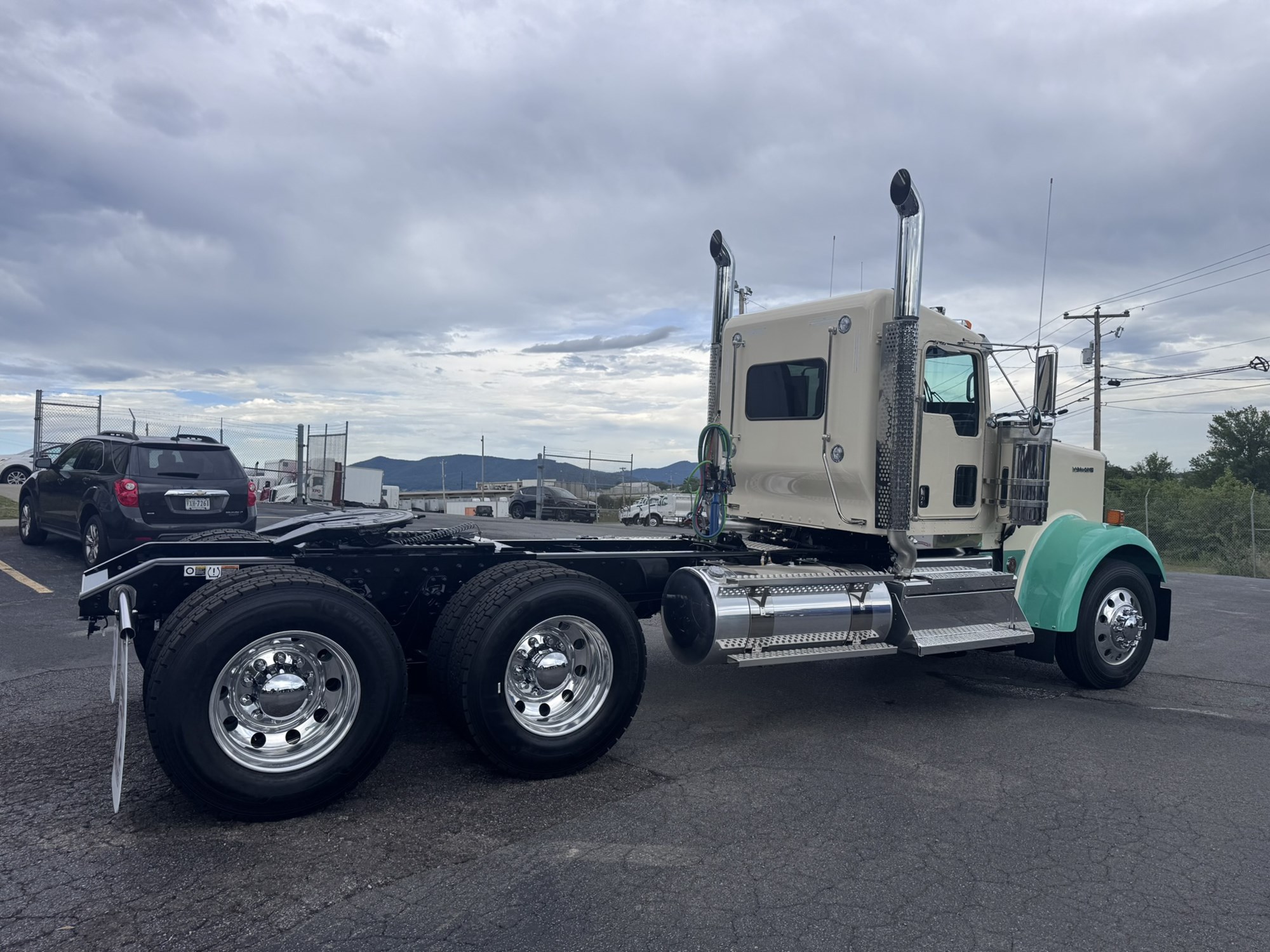 2027 Kenworth W900L 2027 Kenworth W900L - image 6 of 6