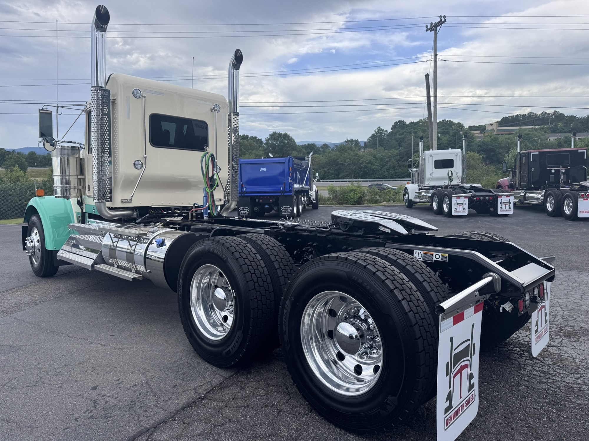 2027 Kenworth W900L VR255129-08 2027 Kenworth W900L VR255129-08