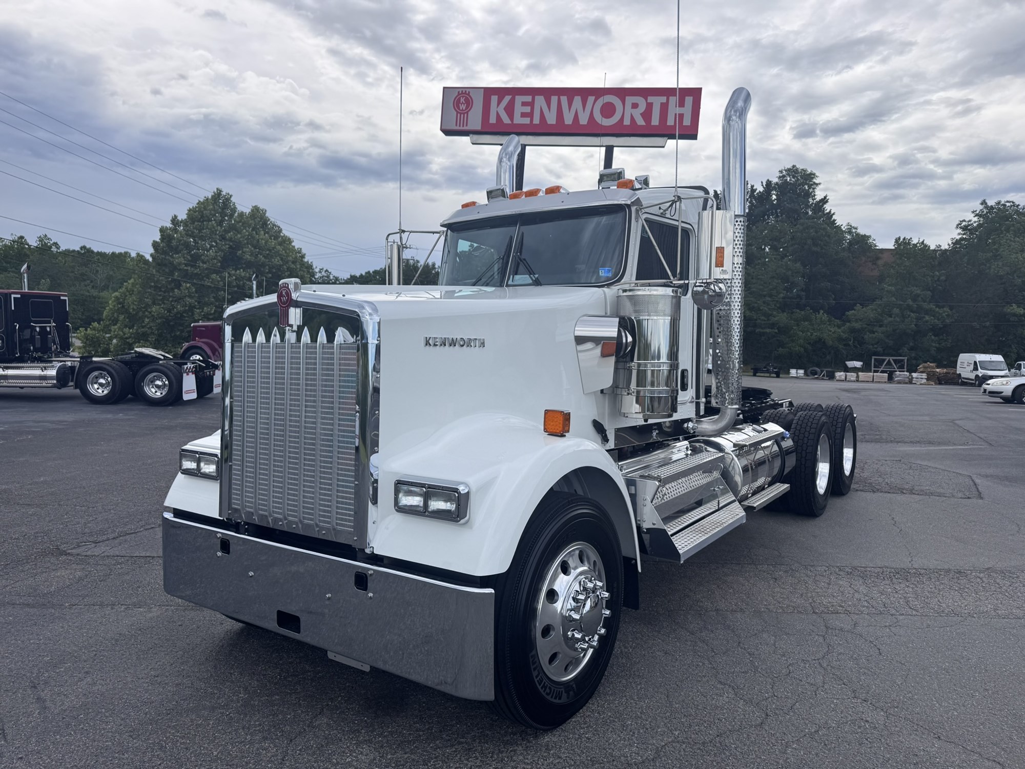 2027 Kenworth W900B 2027 Kenworth W900B - image 1 of 6
