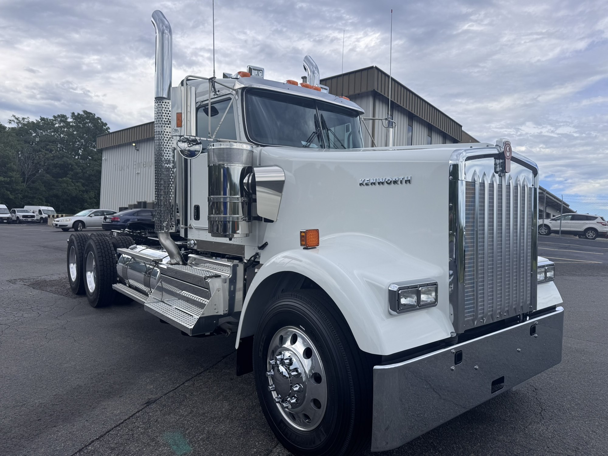2027 Kenworth W900B 2027 Kenworth W900B - image 2 of 6
