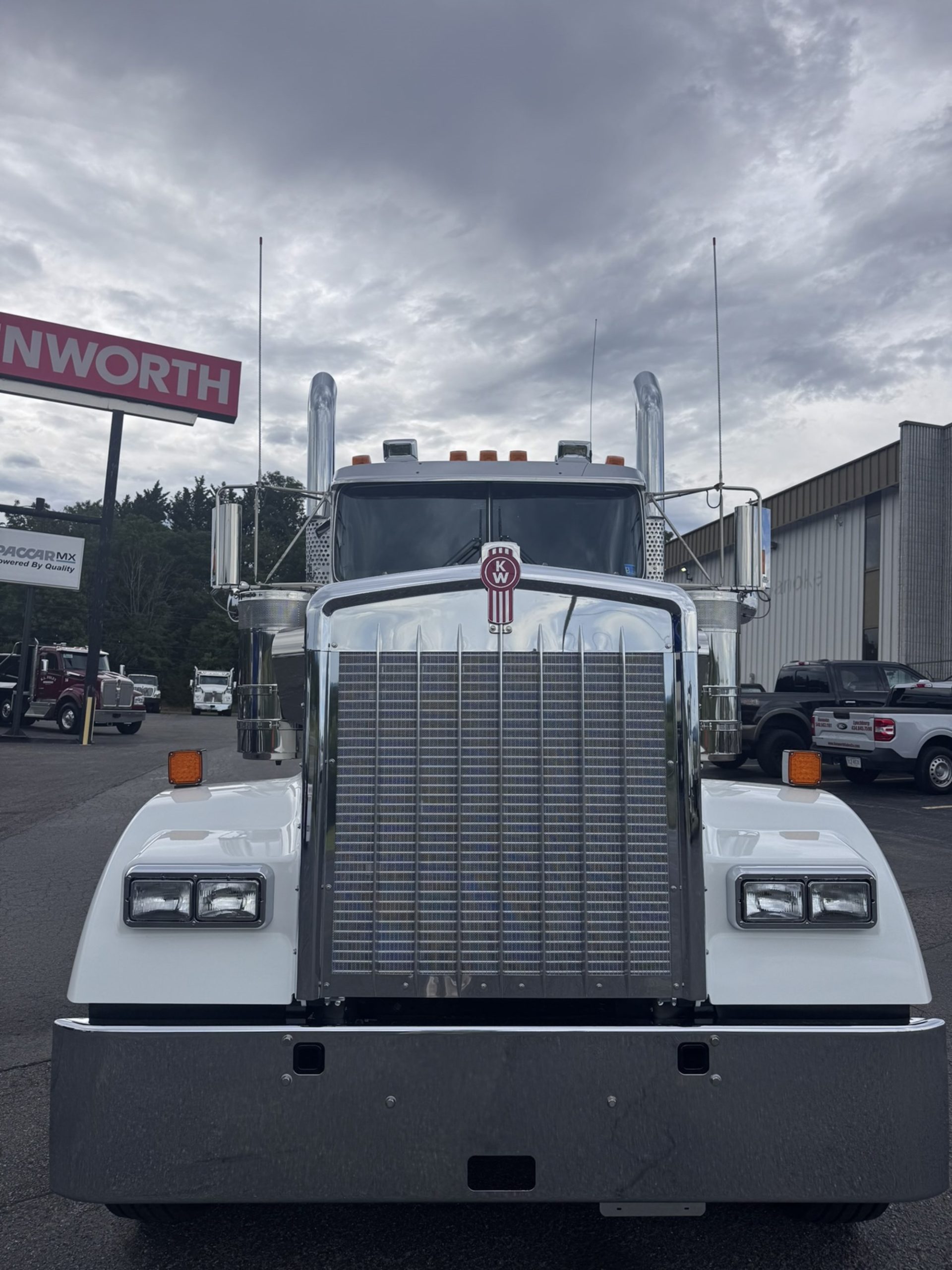 2027 Kenworth W900B 2027 Kenworth W900B - image 3 of 6