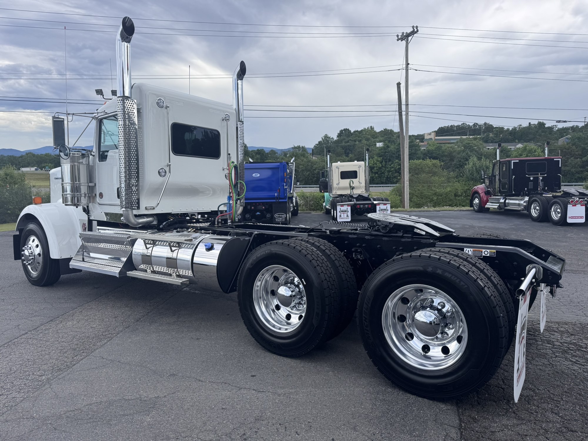 2027 Kenworth W900B VR255130-07 2027 Kenworth W900B VR255130-07