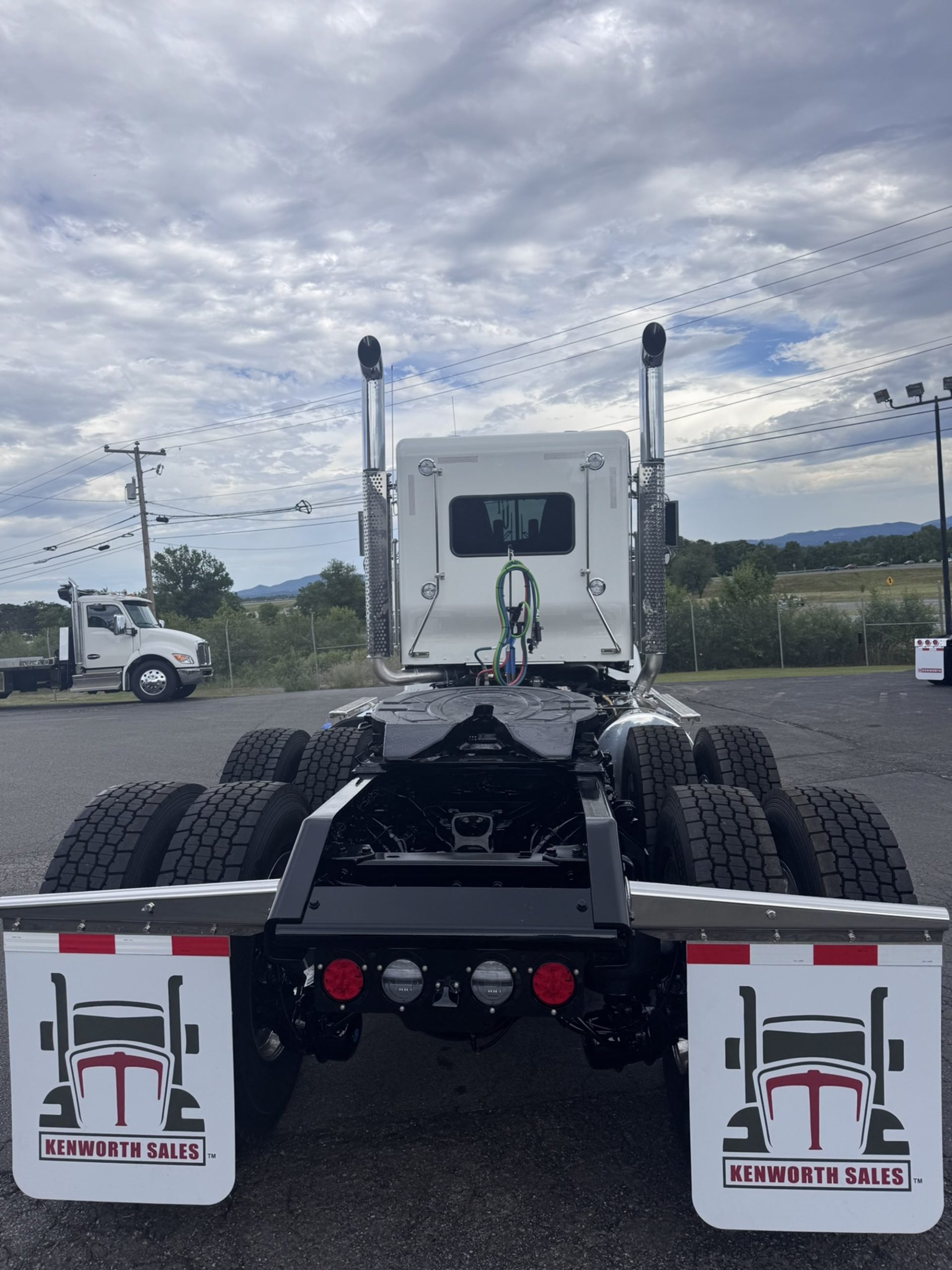 2027 Kenworth W900B VR255130-08 2027 Kenworth W900B VR255130-08