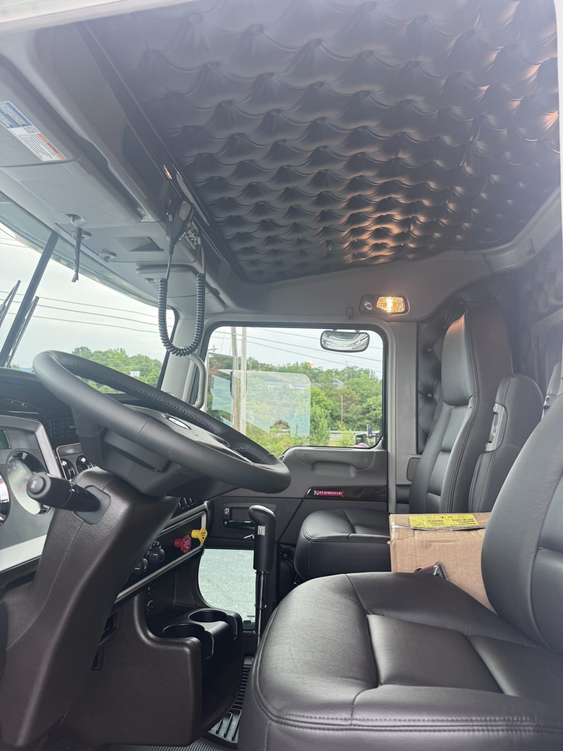 2027 Kenworth W900B VR255130-12 2027 Kenworth W900B VR255130-12