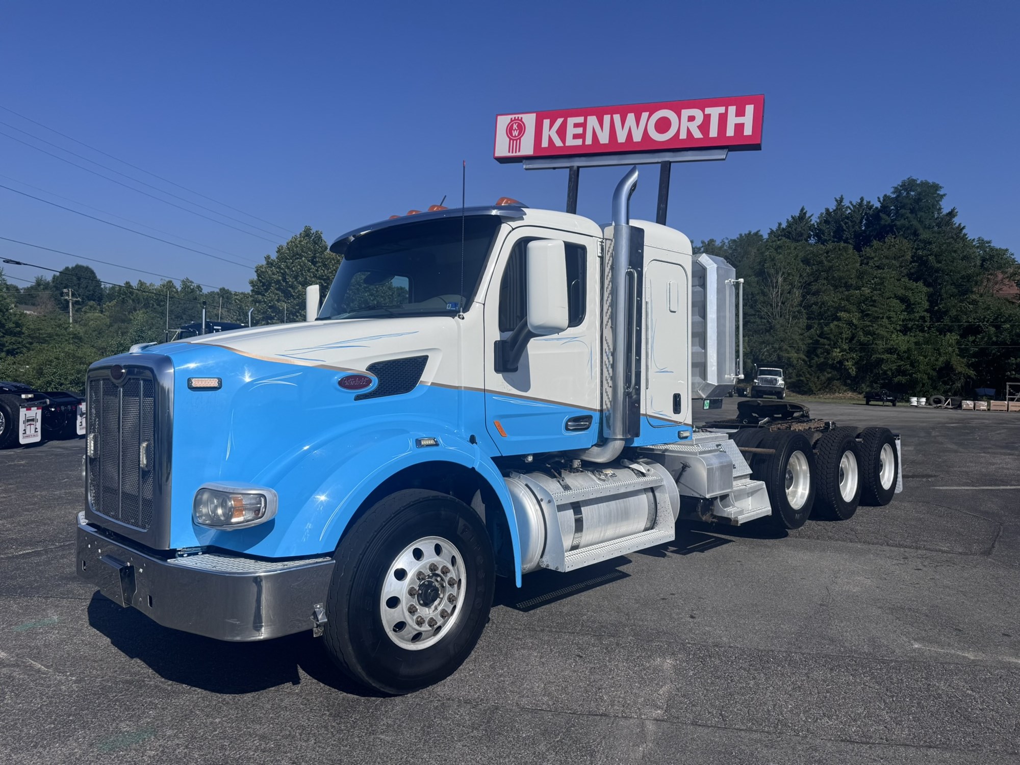 2015 Peterbilt 567 - image 1 of 6