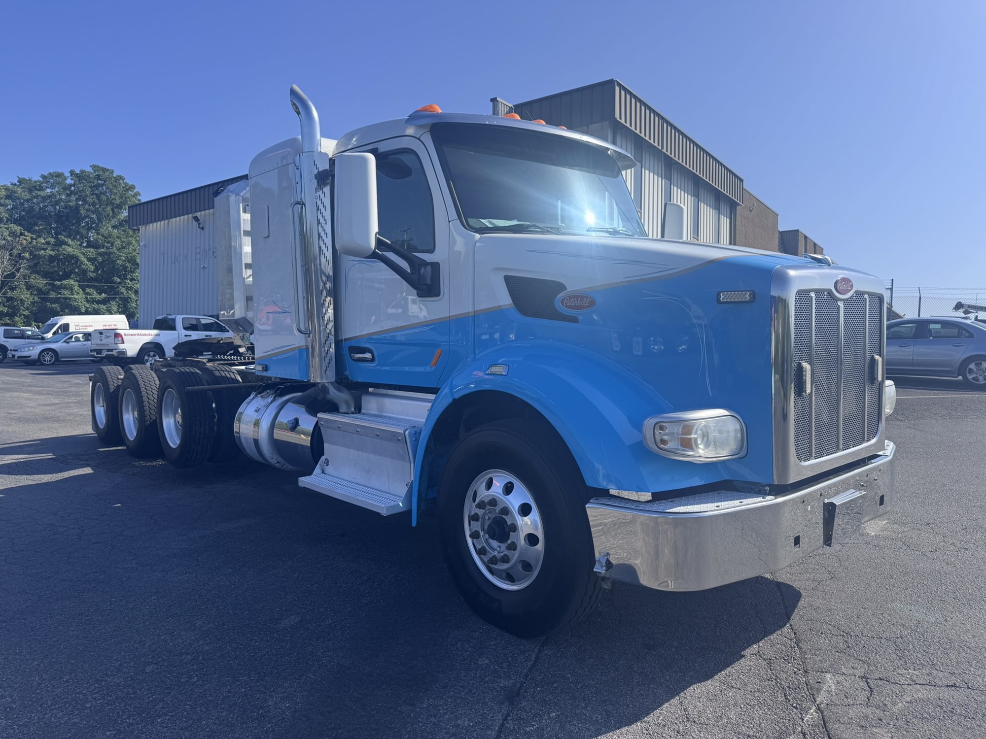2015 Peterbilt 567 - image 4 of 6