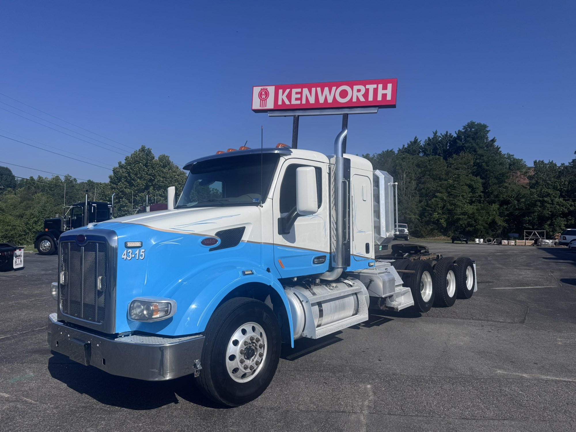 2015 Peterbilt 567 - image 5 of 6